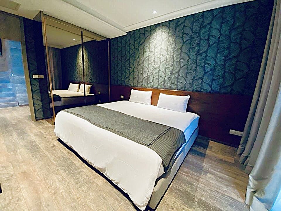 5013 – 206_bedroom.jpg