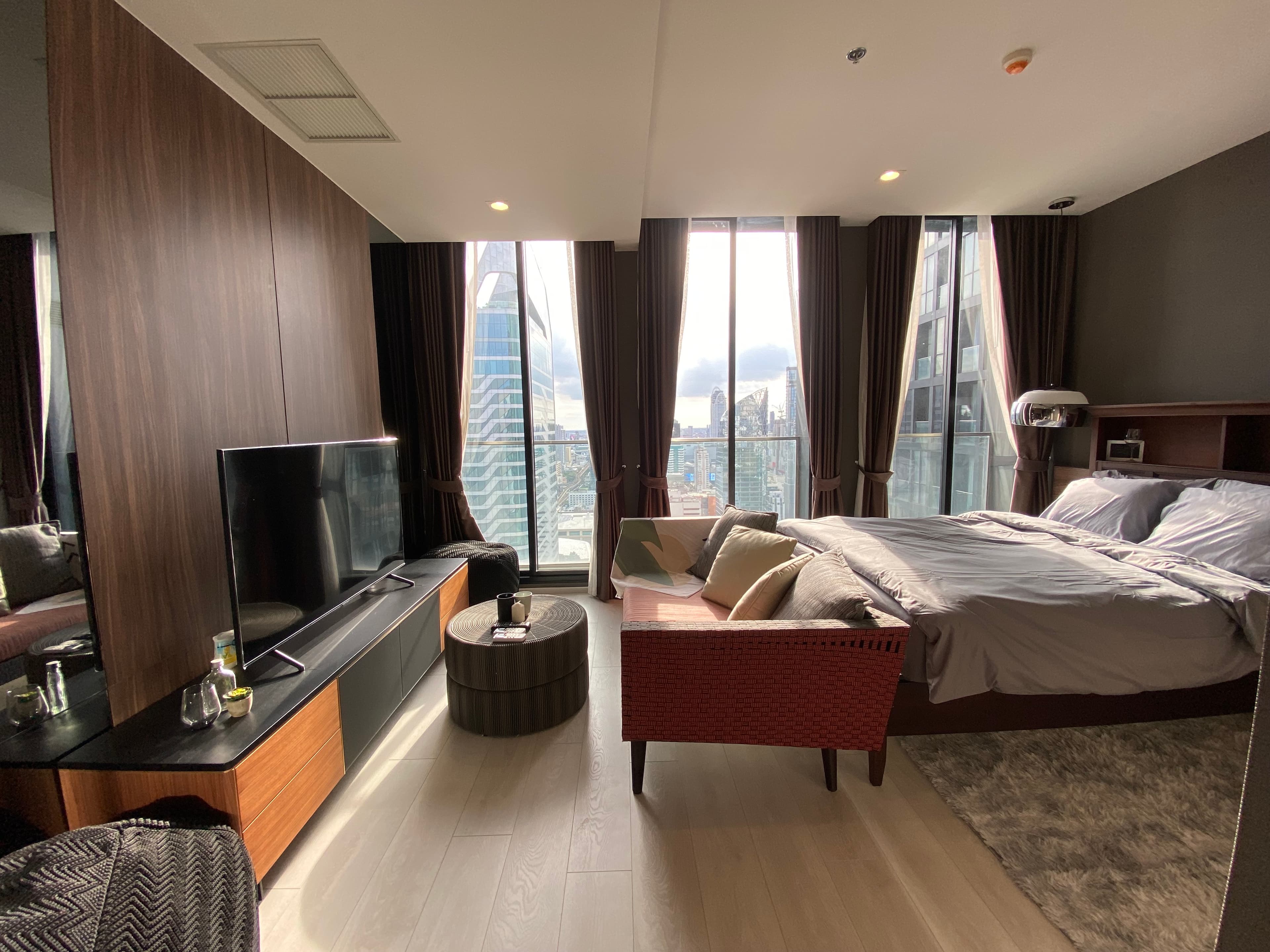 5015 – 102_living_room.jpg