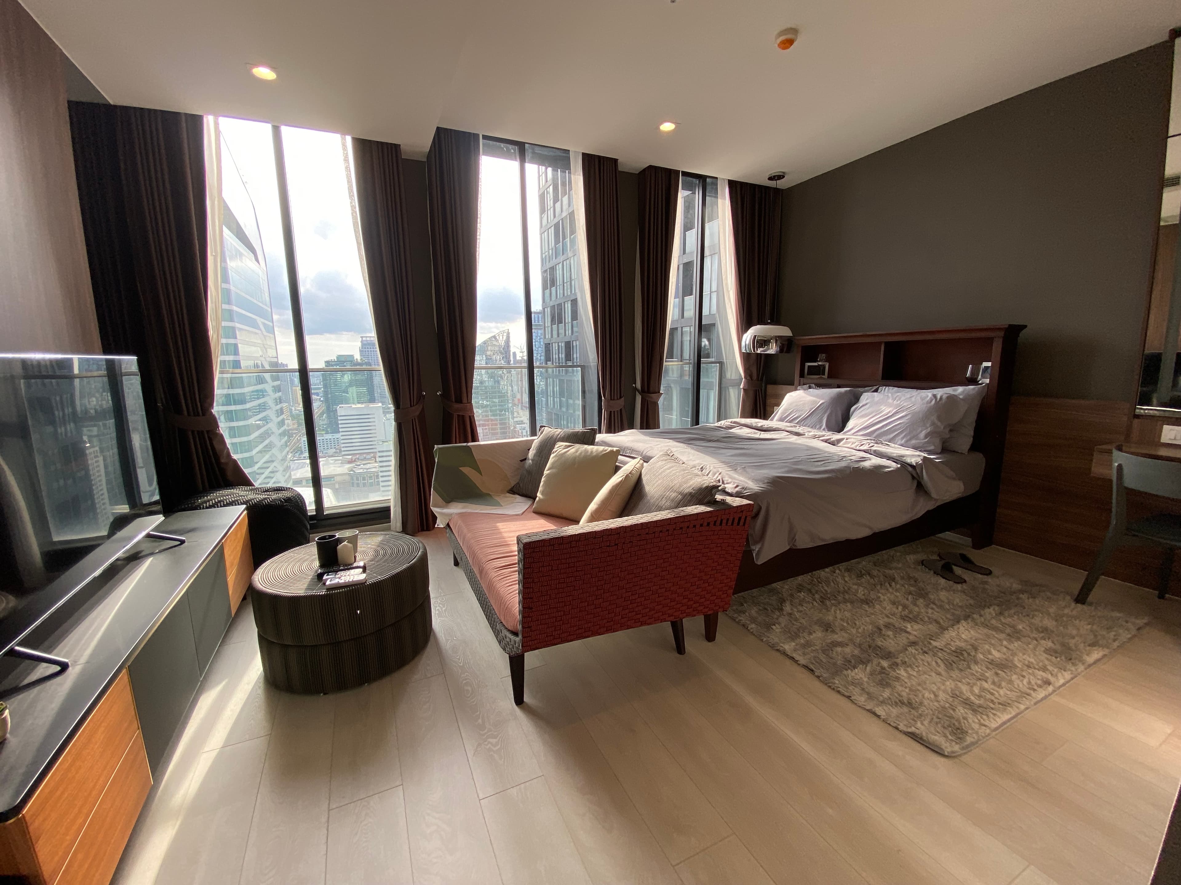 5015 – 104_living_room.jpg