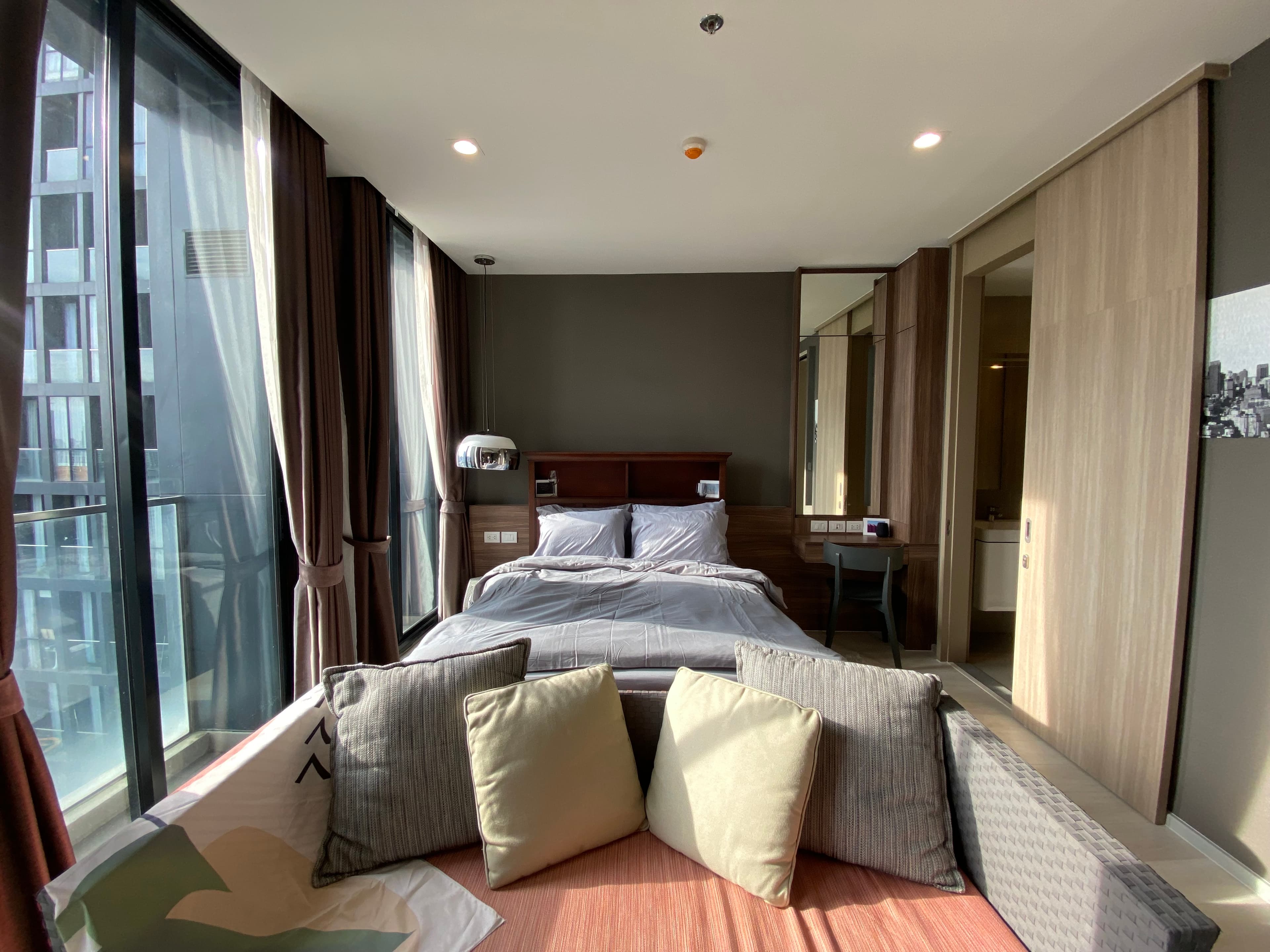 5015 – 105_living_room.jpg
