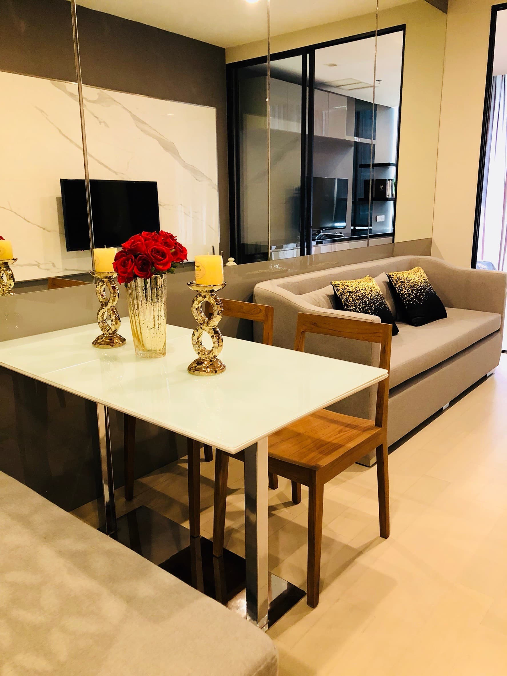 5017 – 101_living_room.jpg