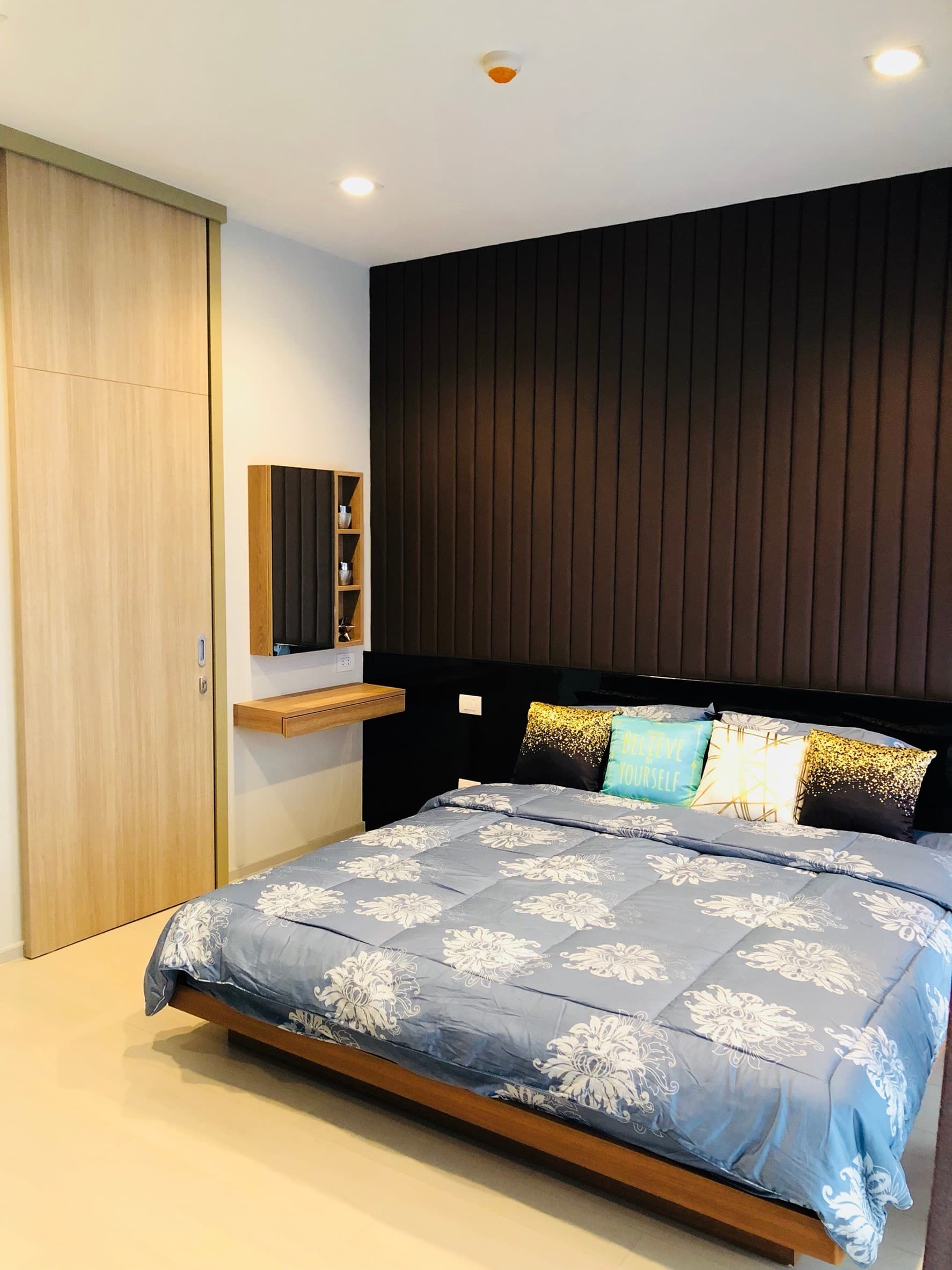 5017 – 201_bedroom.jpg