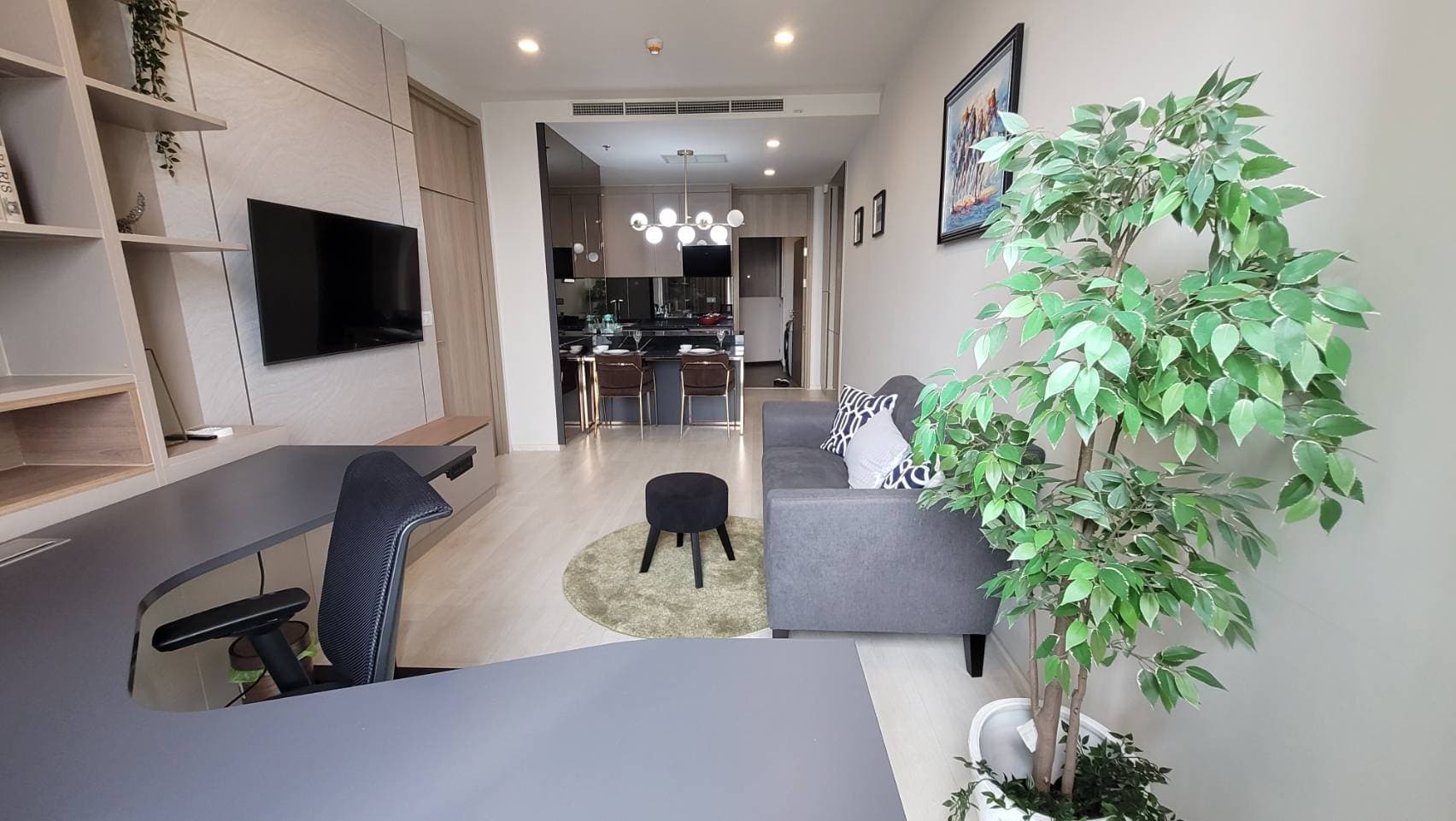 5021 – 102_living_room.jpg