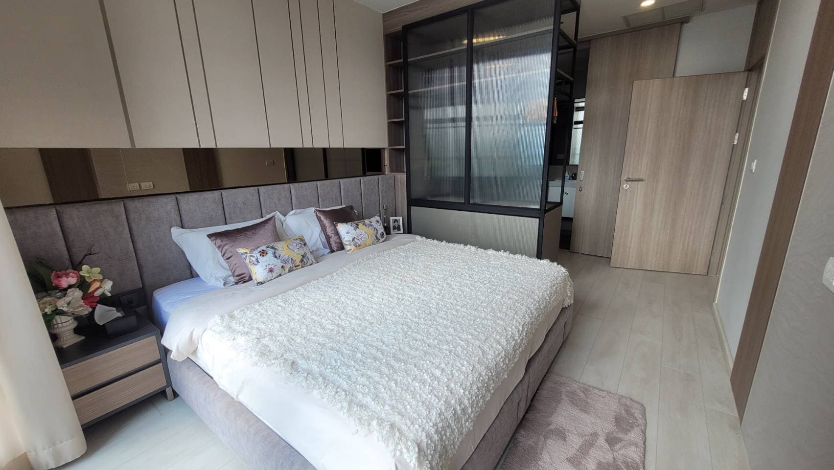 5021 – 202_bedroom.jpg