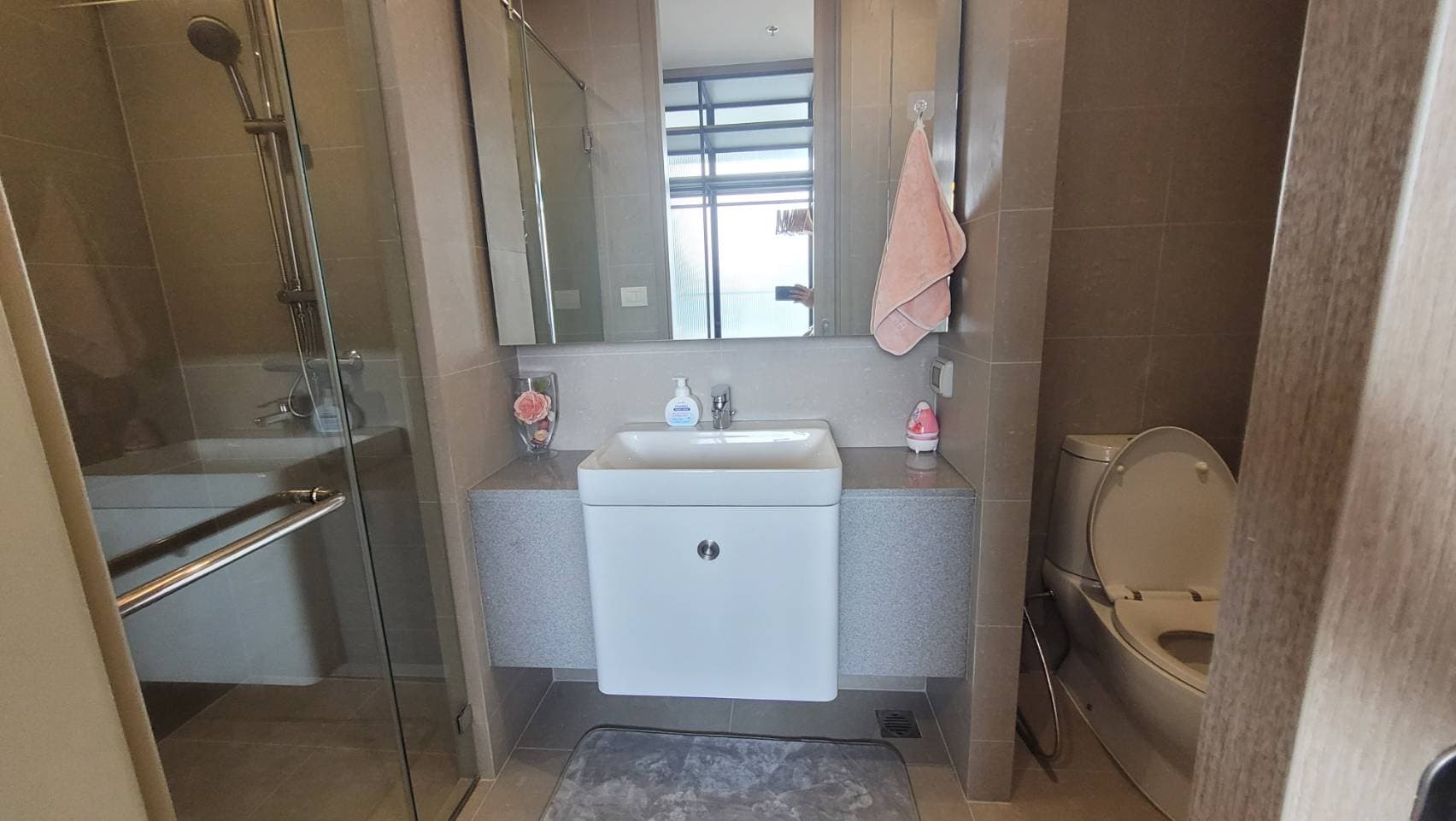 5021 – 301_bathroom.jpg