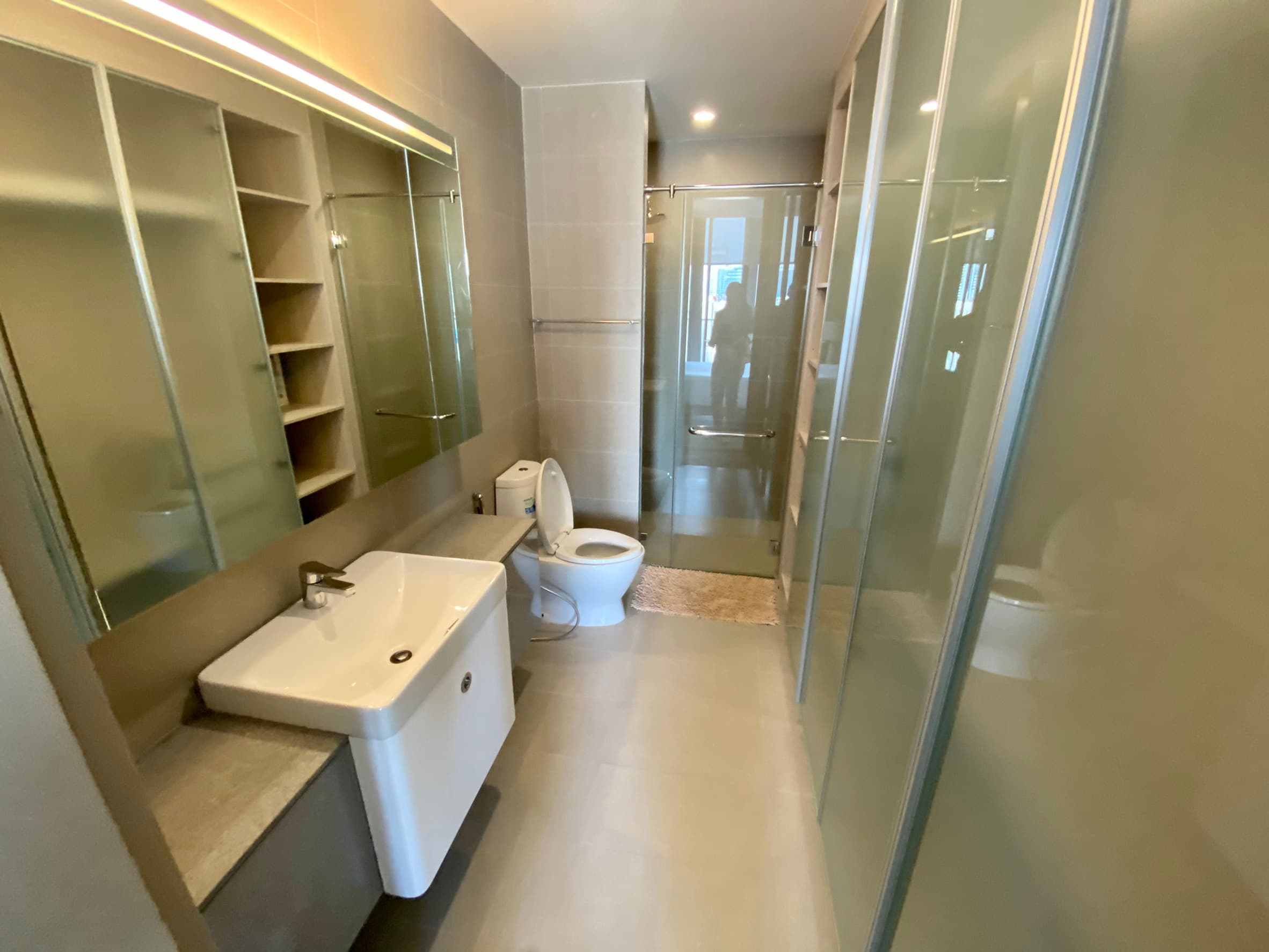 5023 – 301_bathroom.jpg
