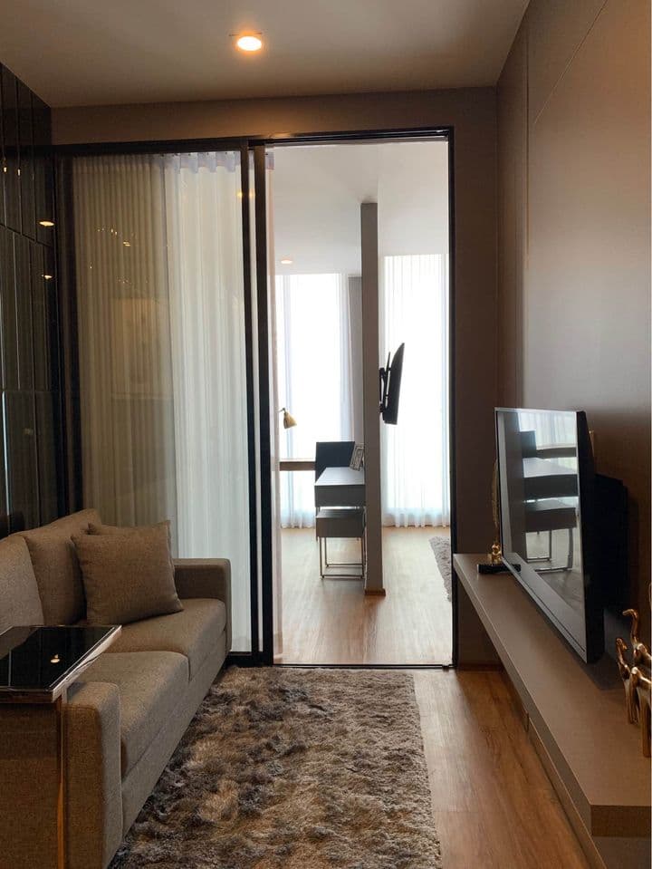 5024 – 102_living_room.jpg