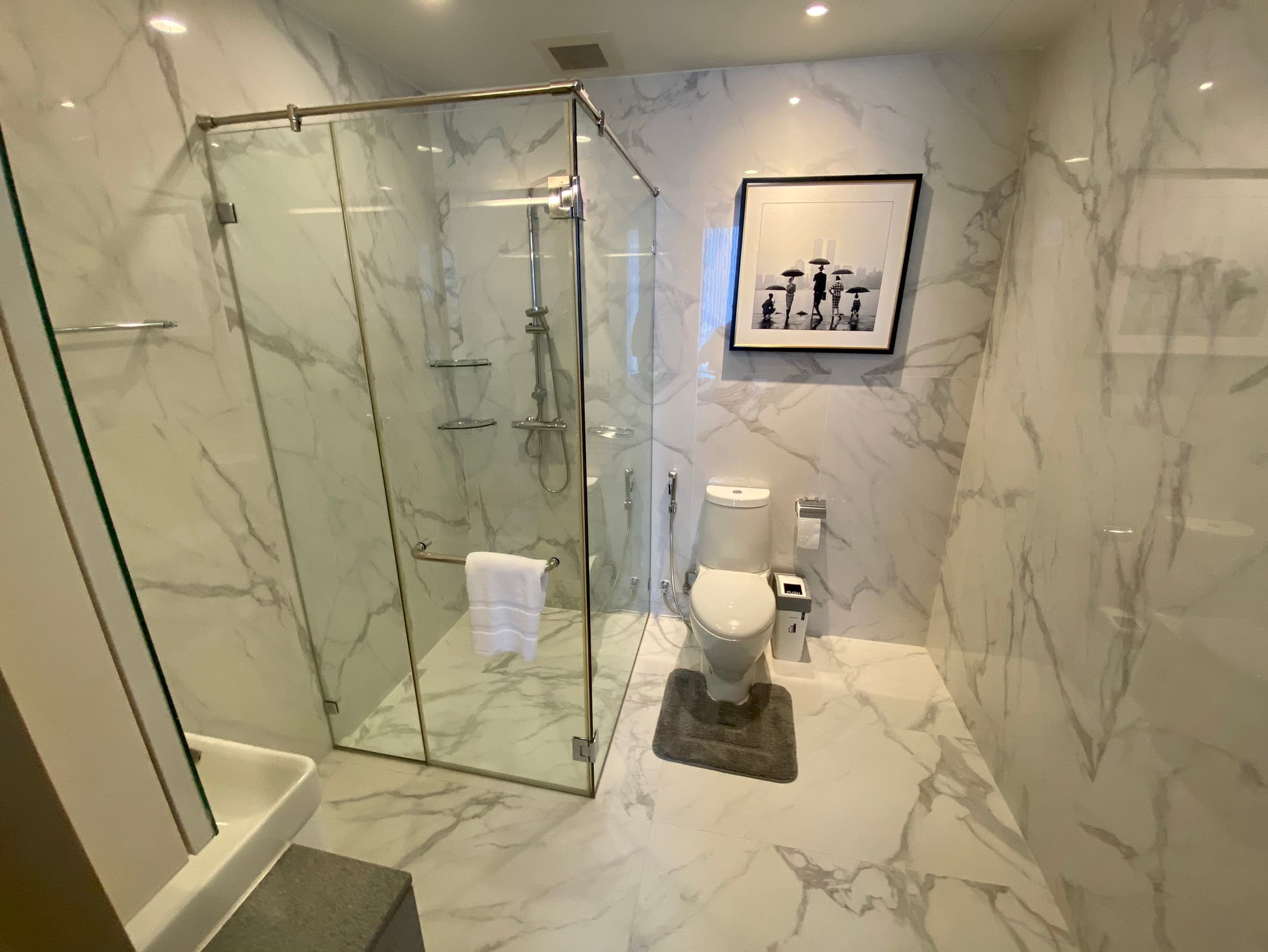 5024 – 301_bathroom.jpg