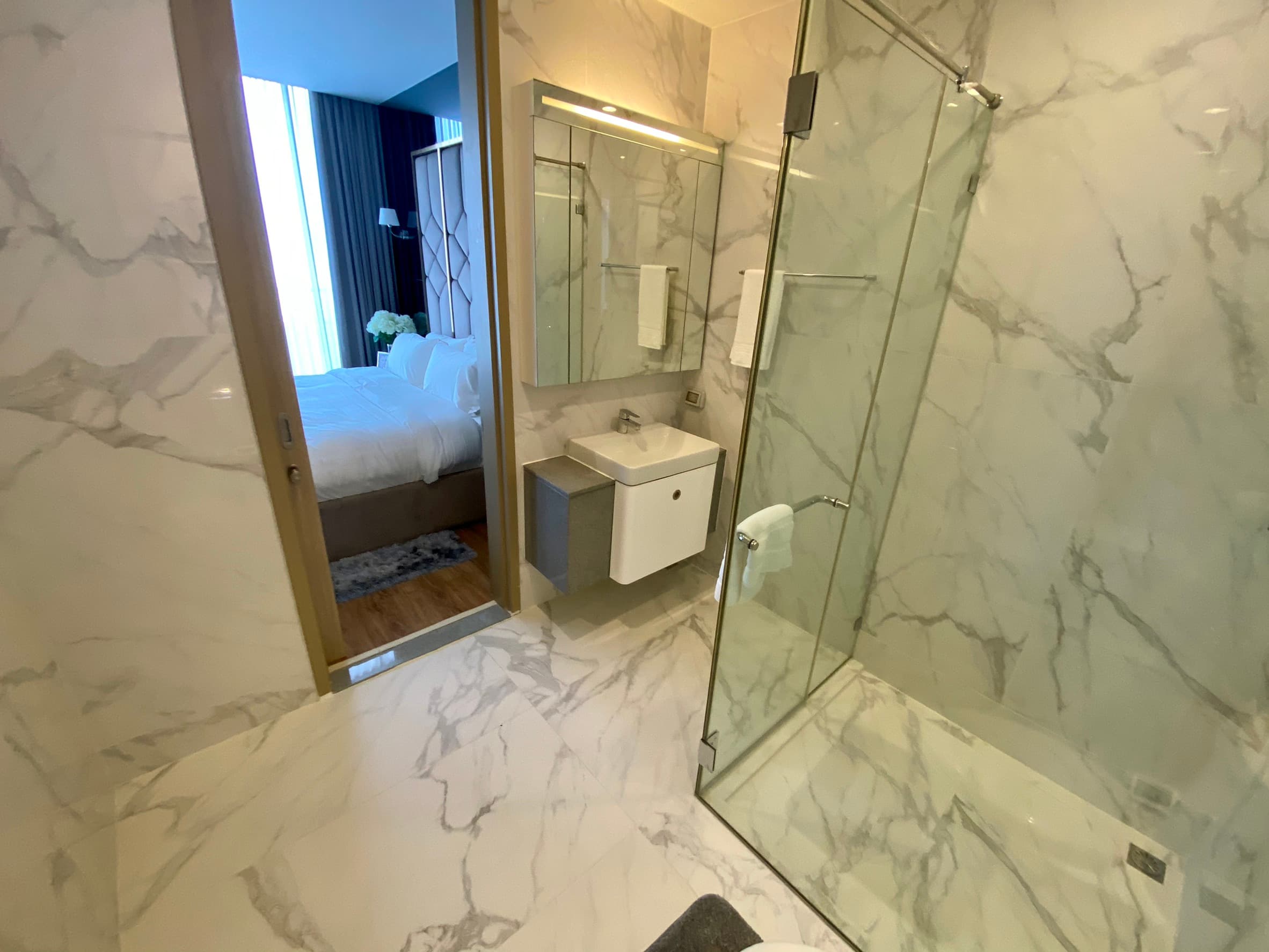 5024 – 302_bathroom.jpg