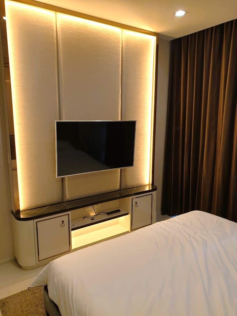 5025 – 203_bedroom.jpg