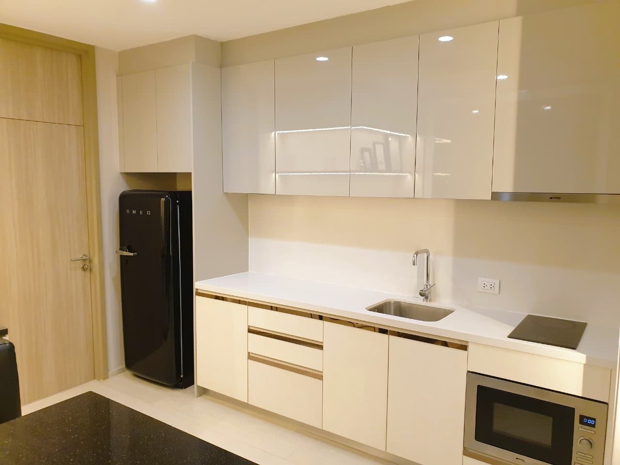 5025 – 401_kitchen.jpg