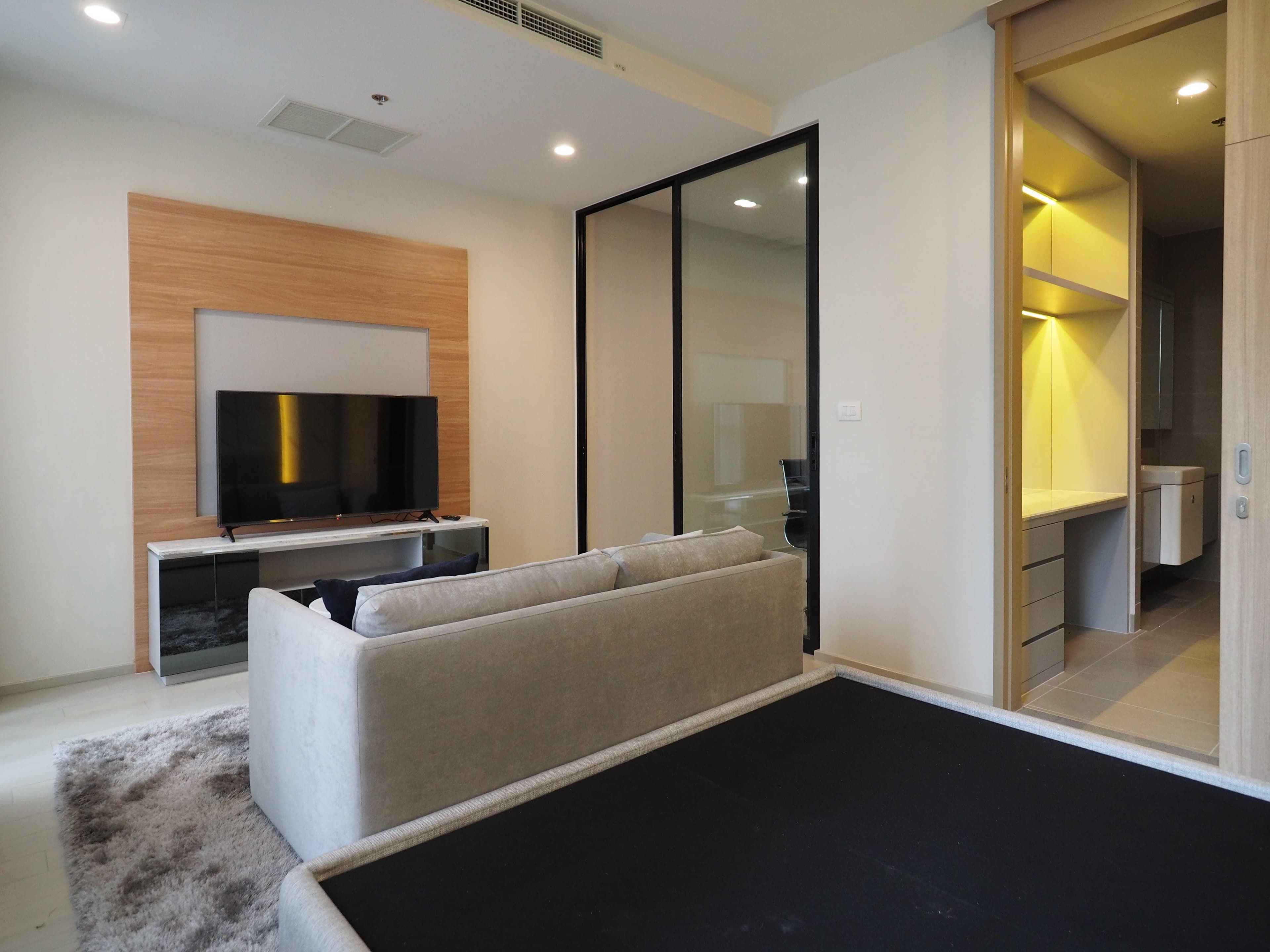 5027 – 102_living_room.jpg