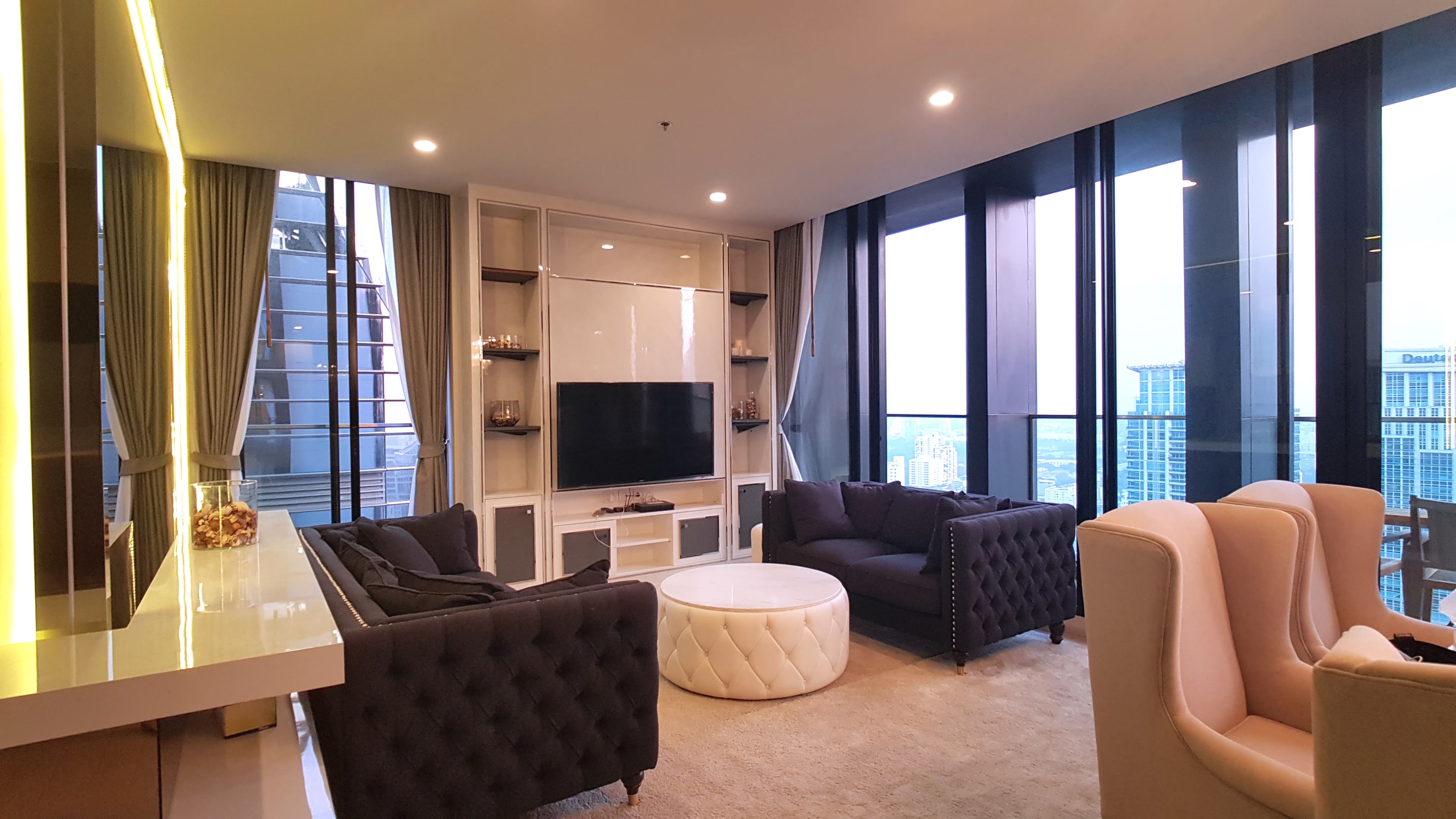5028 – 102_living_room.jpg