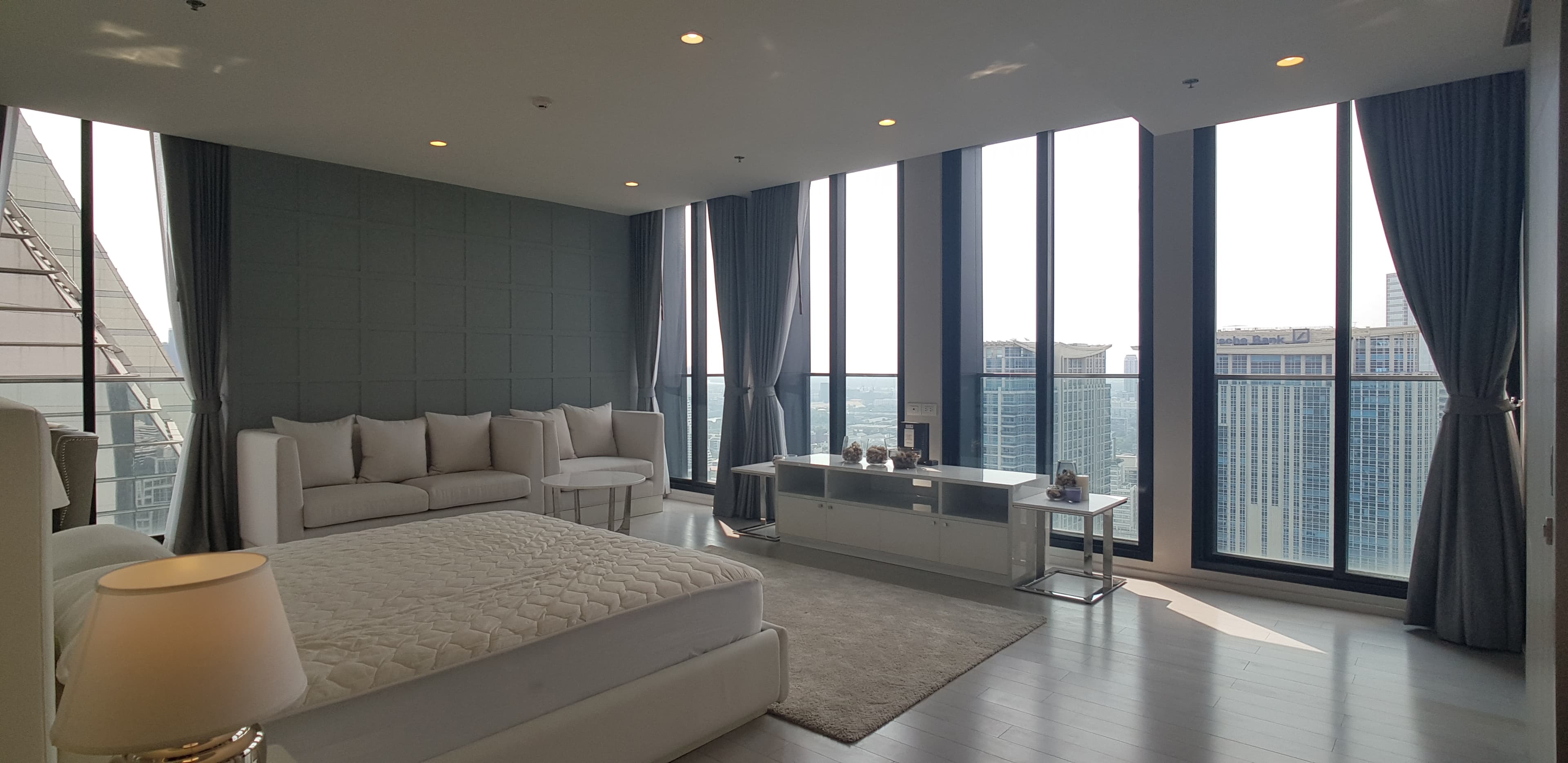 5028 – 105_living_room.jpg