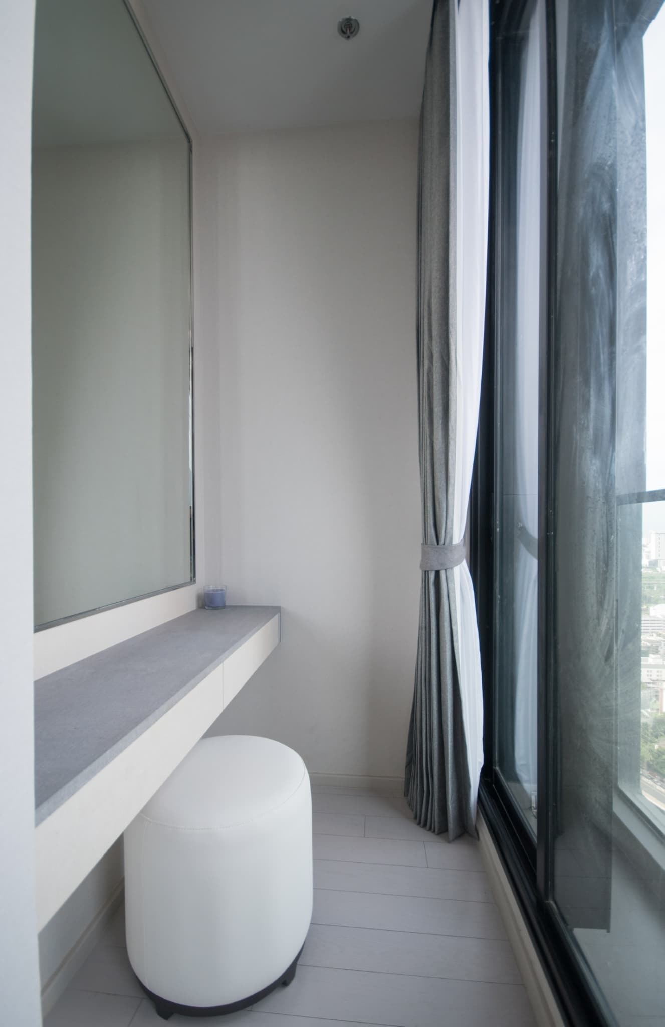 5028 – 302_bathroom.jpg