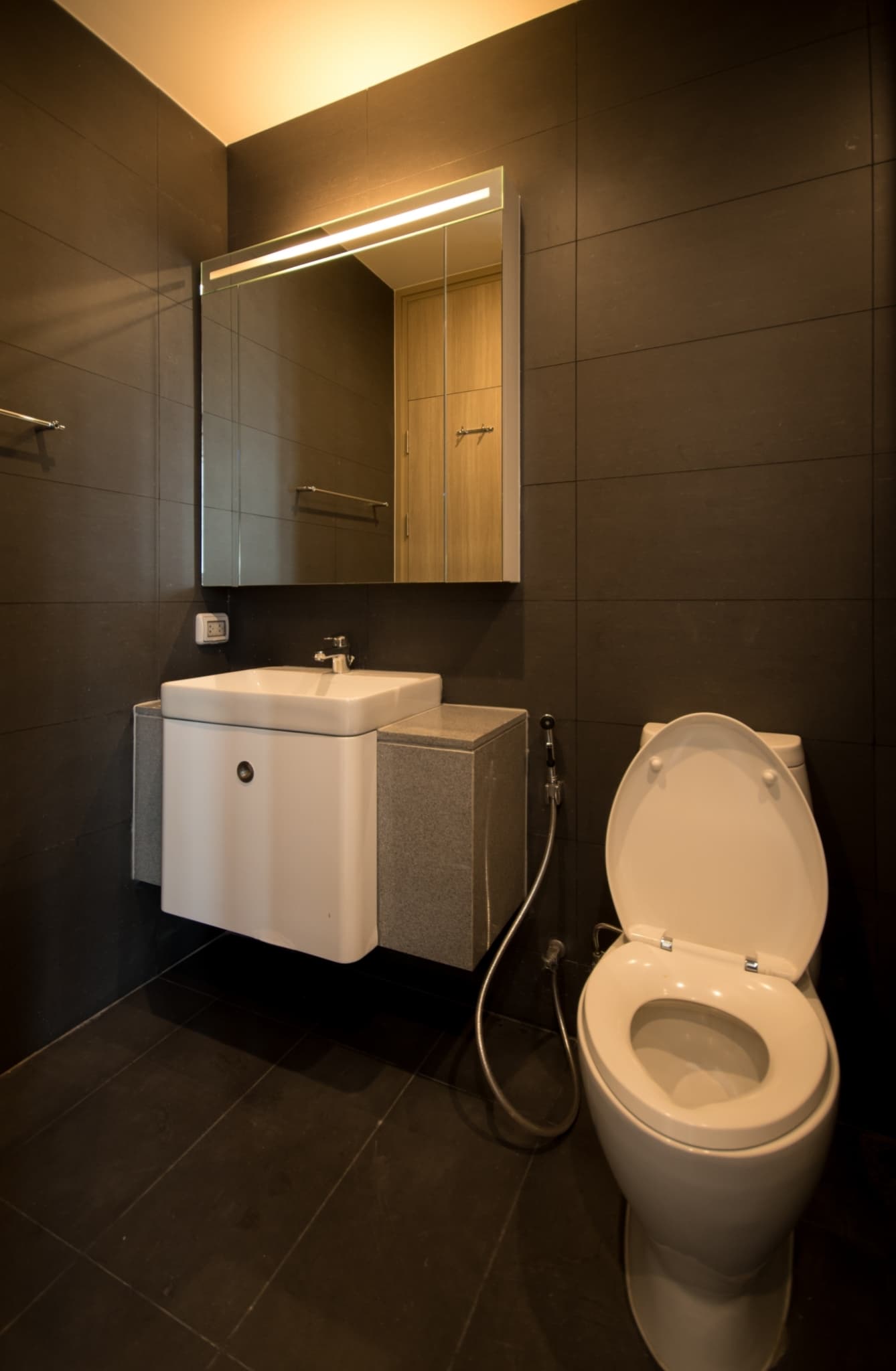 5028 – 303_bathroom.jpg