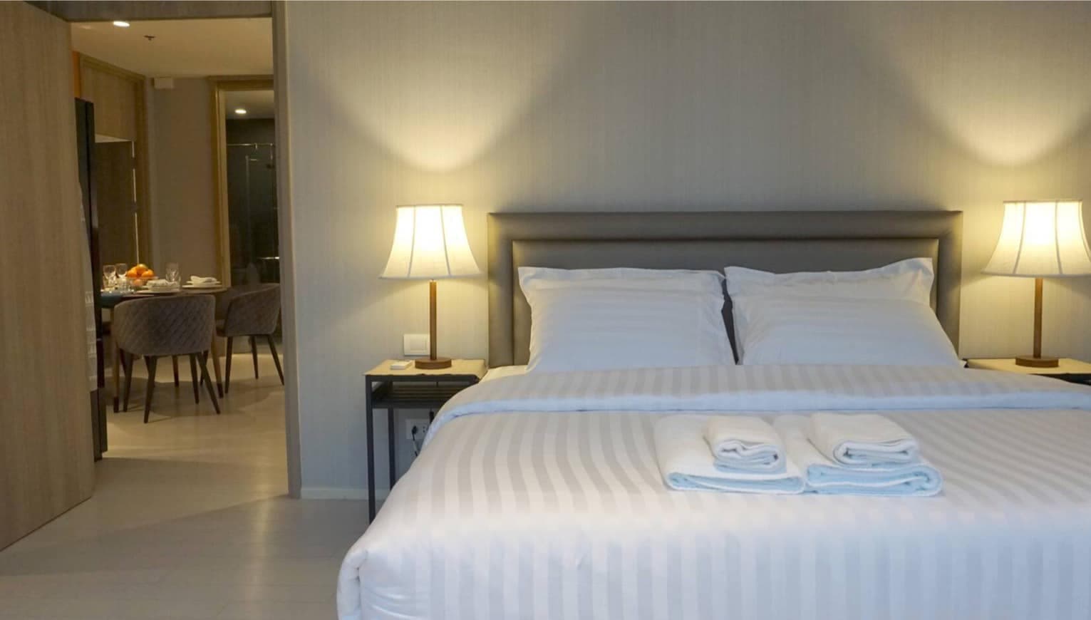 5029 – 202_bedroom.jpg