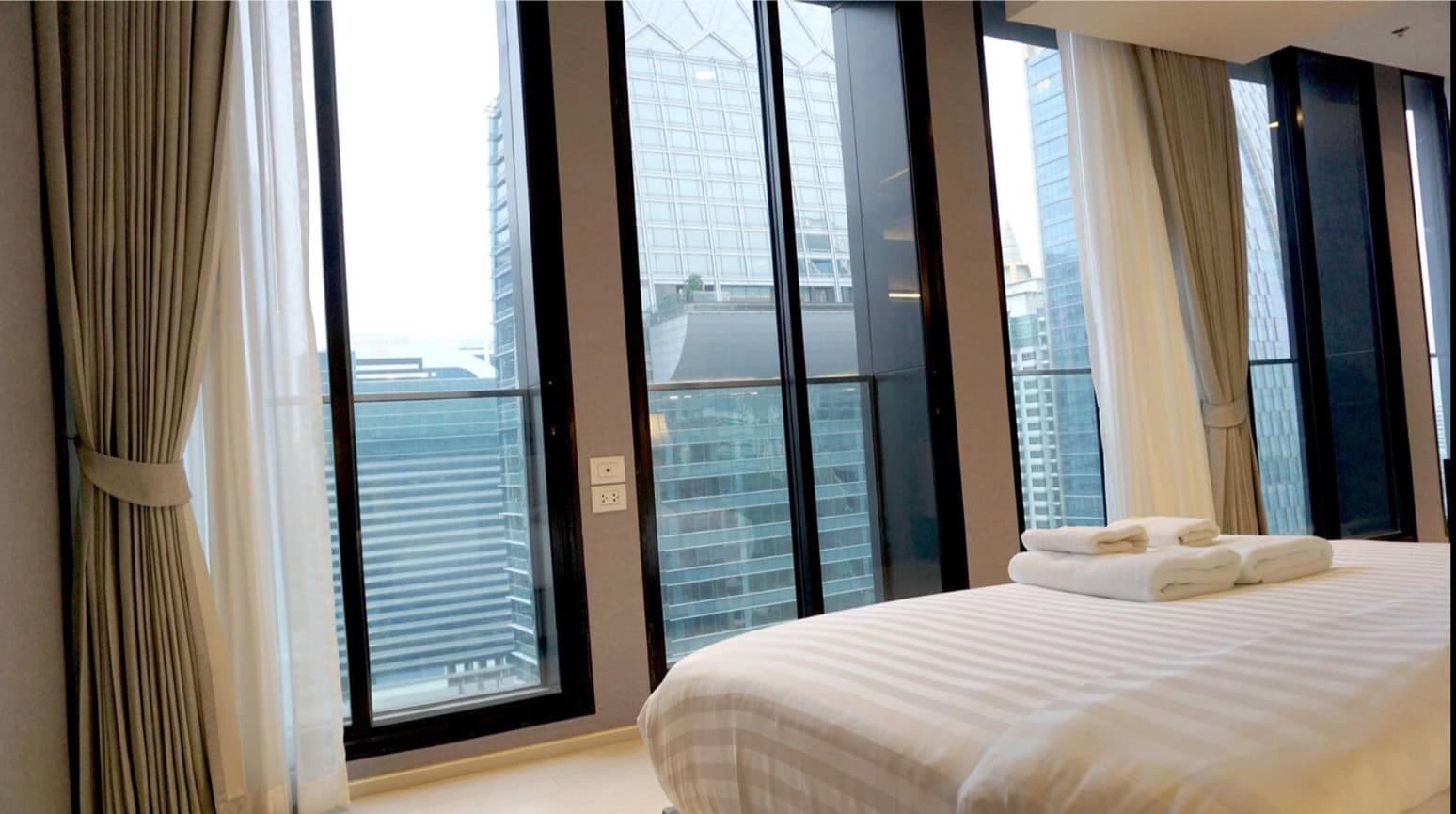 5029 – 203_bedroom.jpg