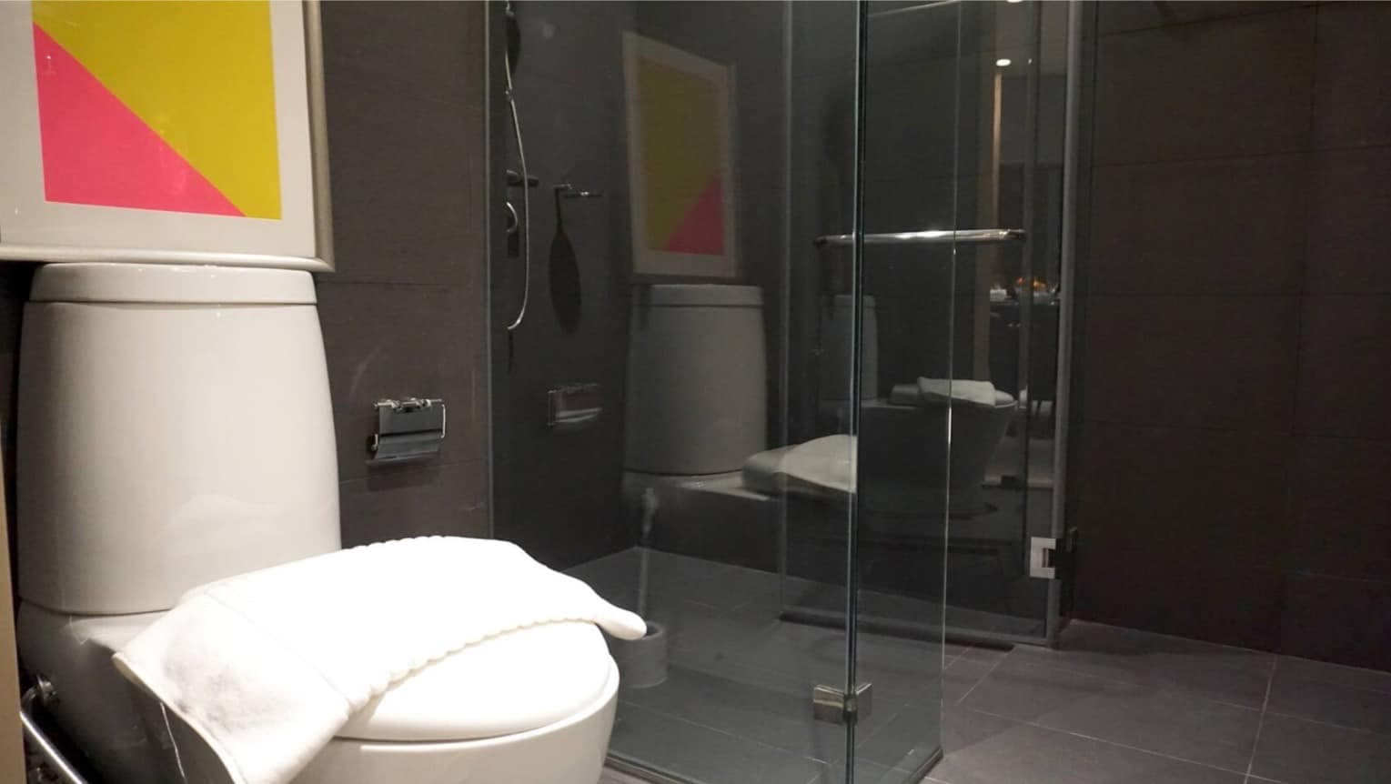 5029 – 301_bathroom.jpg