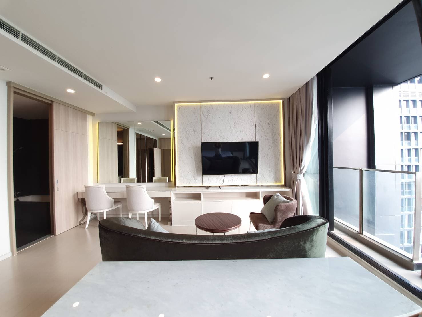 5030 – 103_living_room.jpg