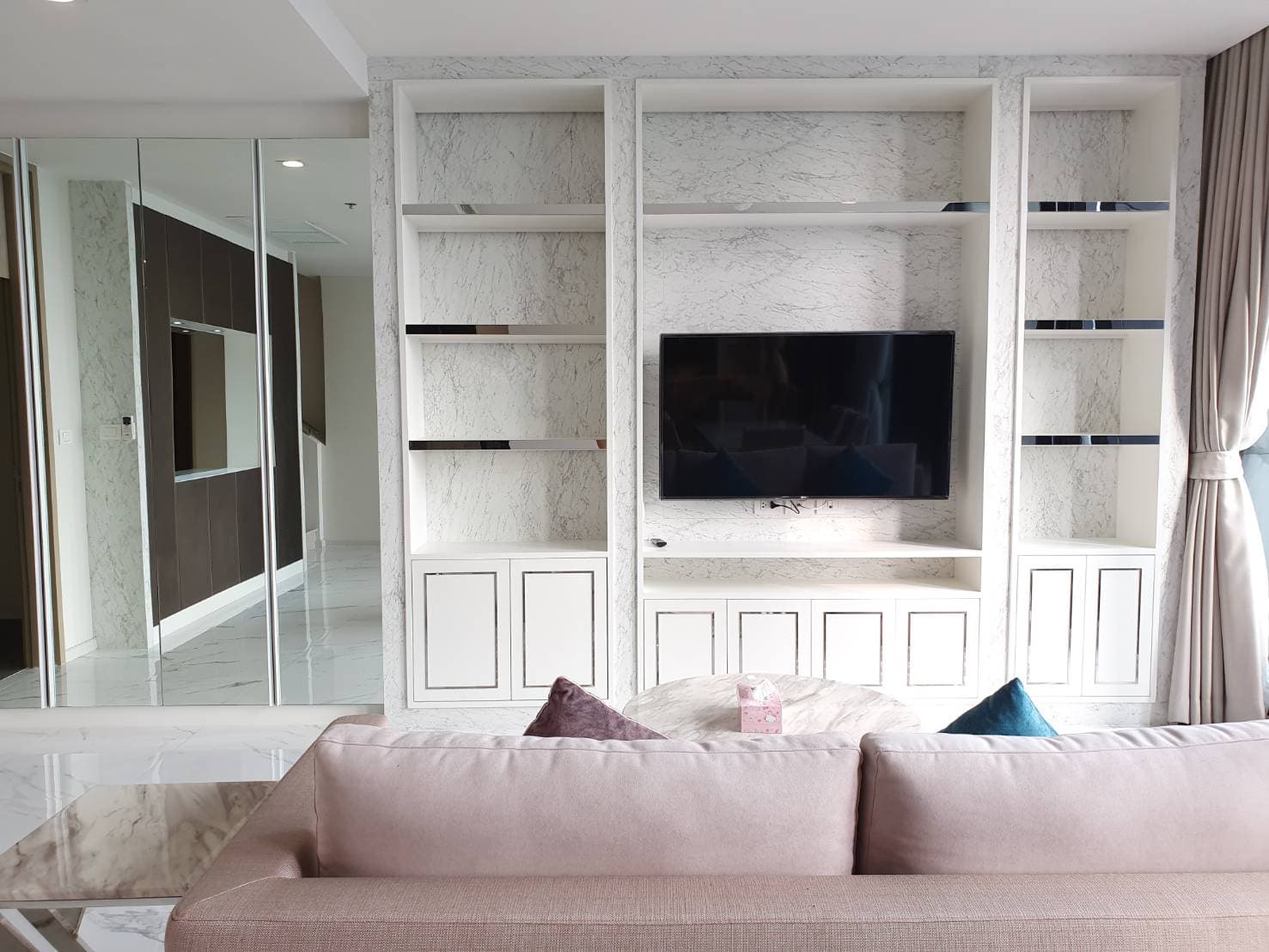 5030 – 106_living_room.jpg