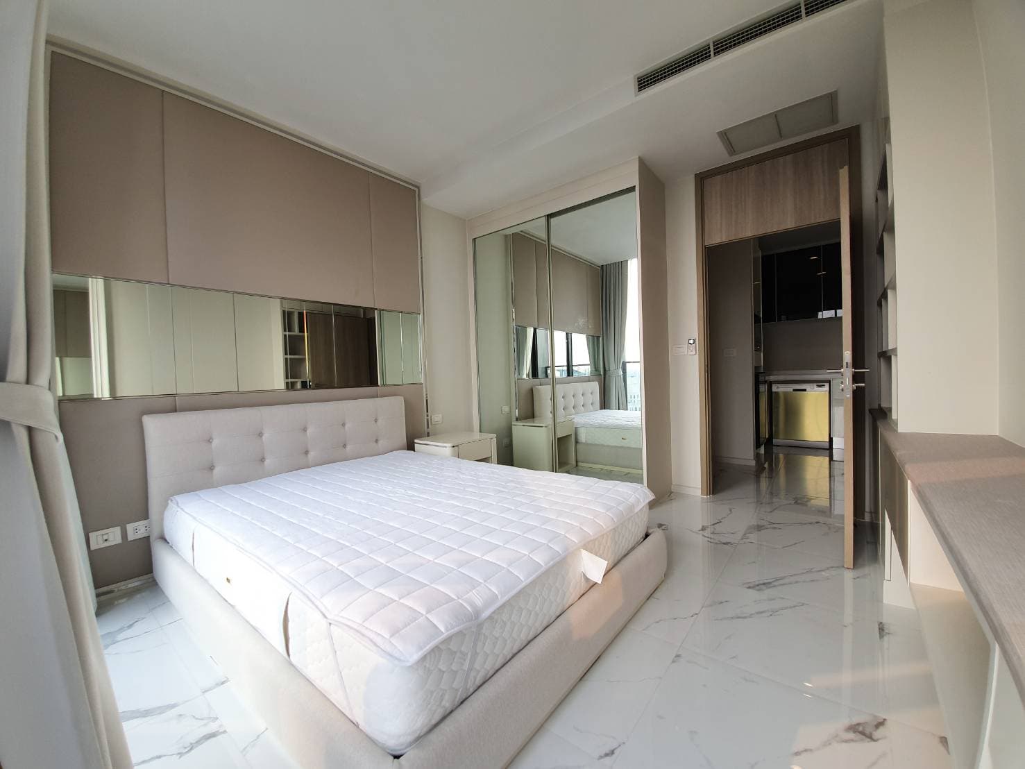 5030 – 203_bedroom.jpg