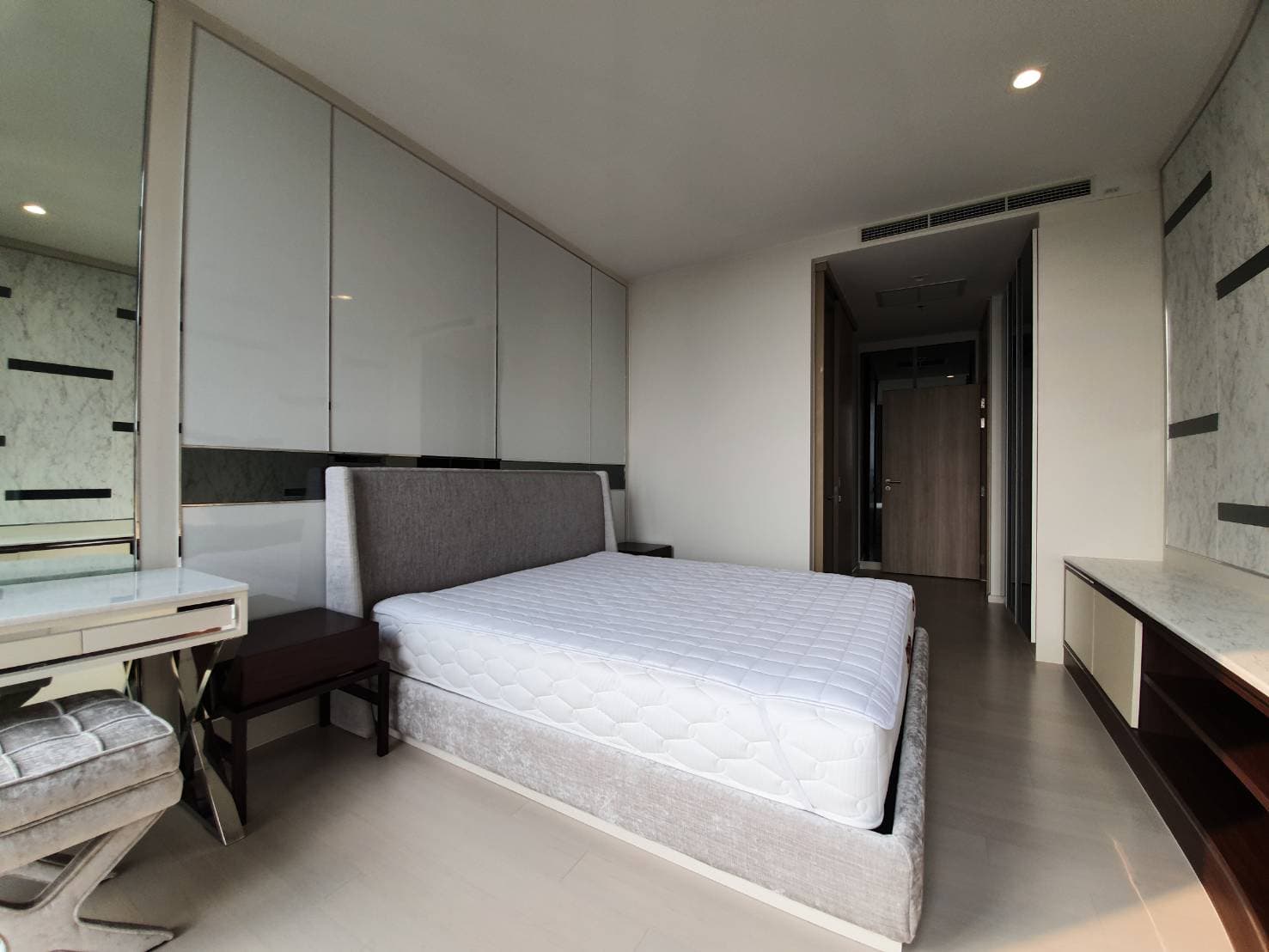 5030 – 205_bedroom.jpg