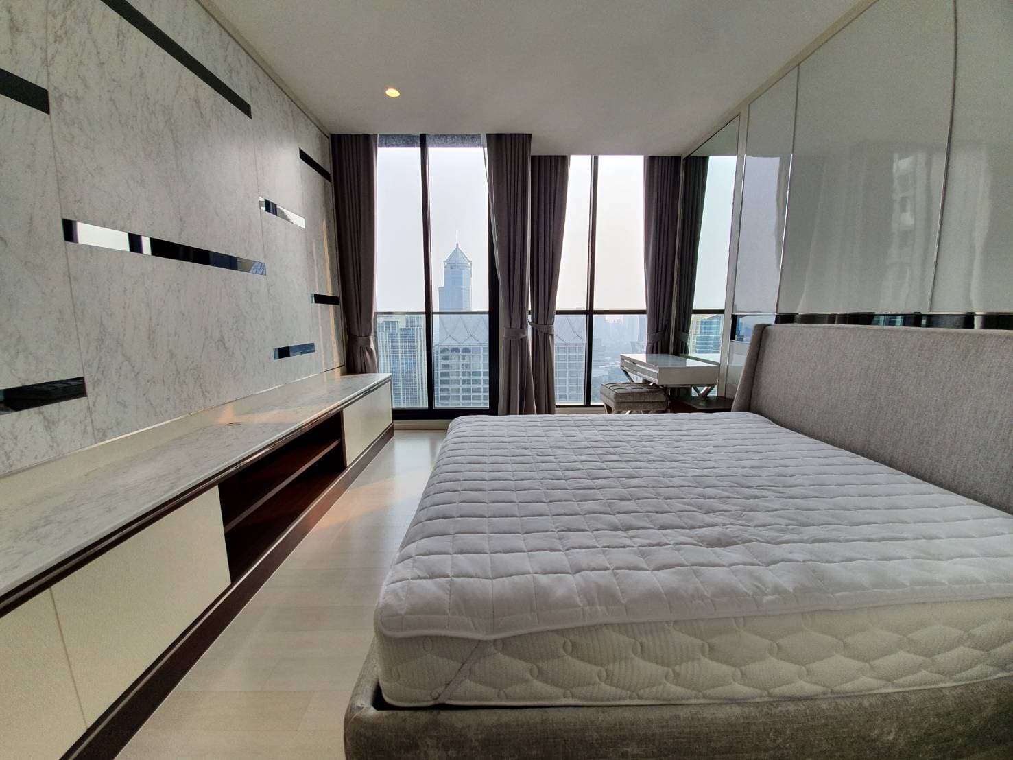 5030 – 206_bedroom.jpg