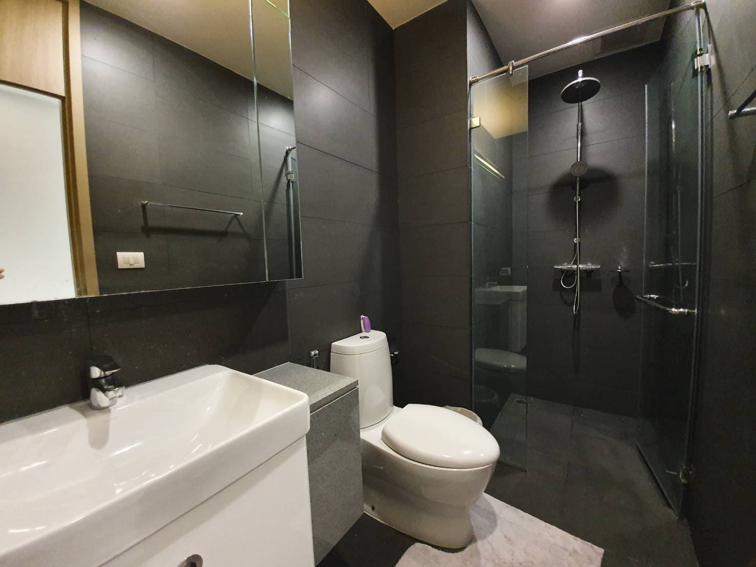 5030 – 301_bathroom.jpg