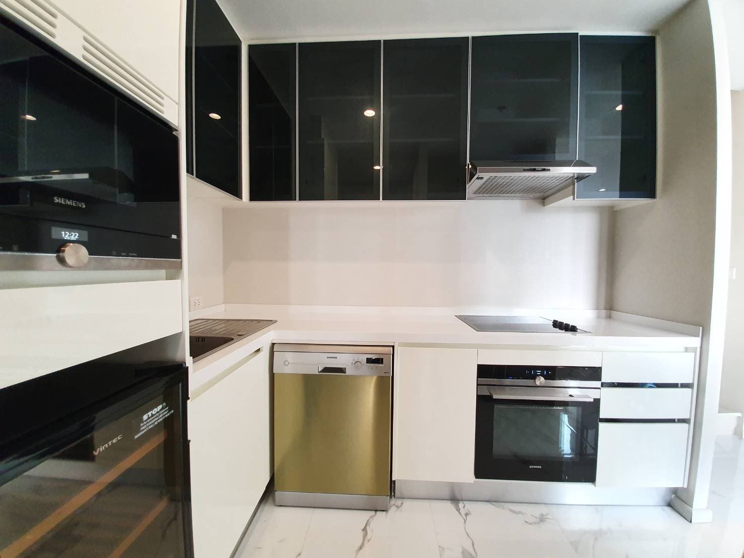 5030 – 401_kitchen.jpg