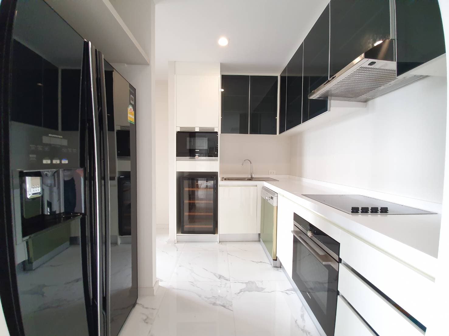5030 – 402_kitchen.jpg