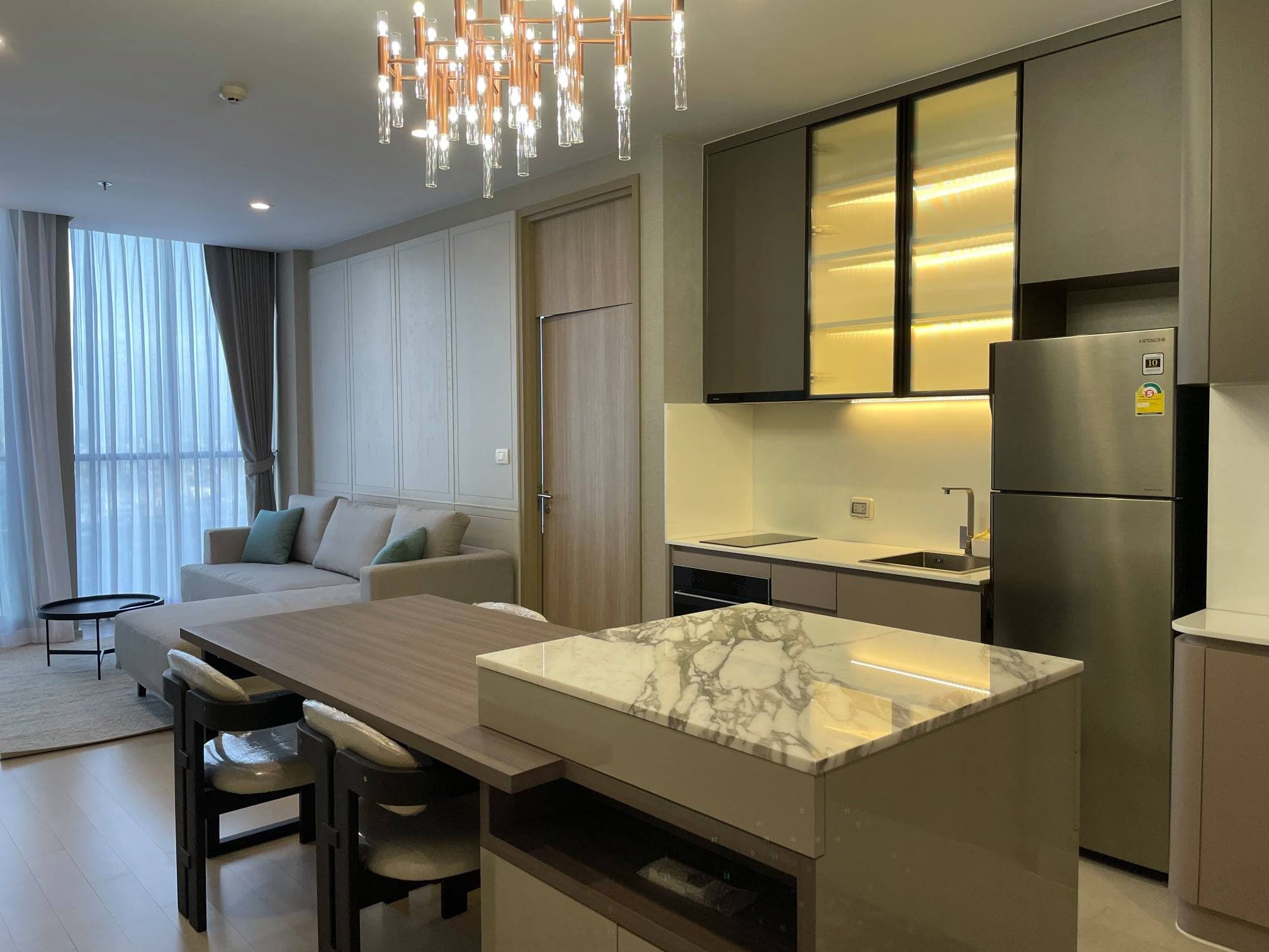 5032 – 102_living_room.jpg