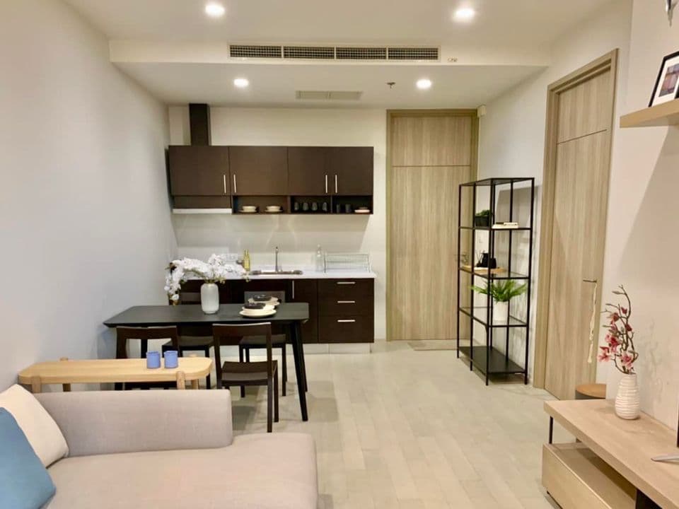 5033 – 102_living_room.jpg