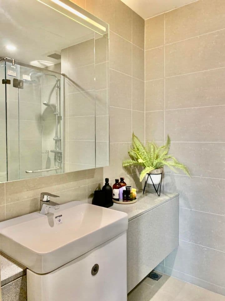 5033 – 301_bathroom.jpg