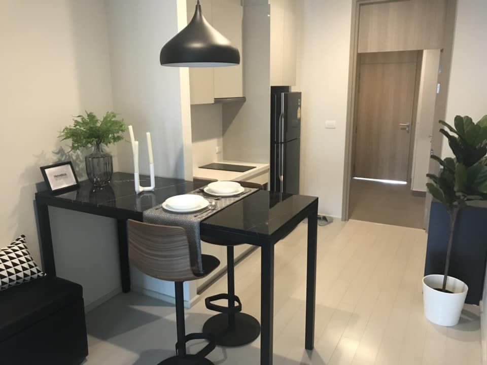 5035 – 102_living_room.jpg