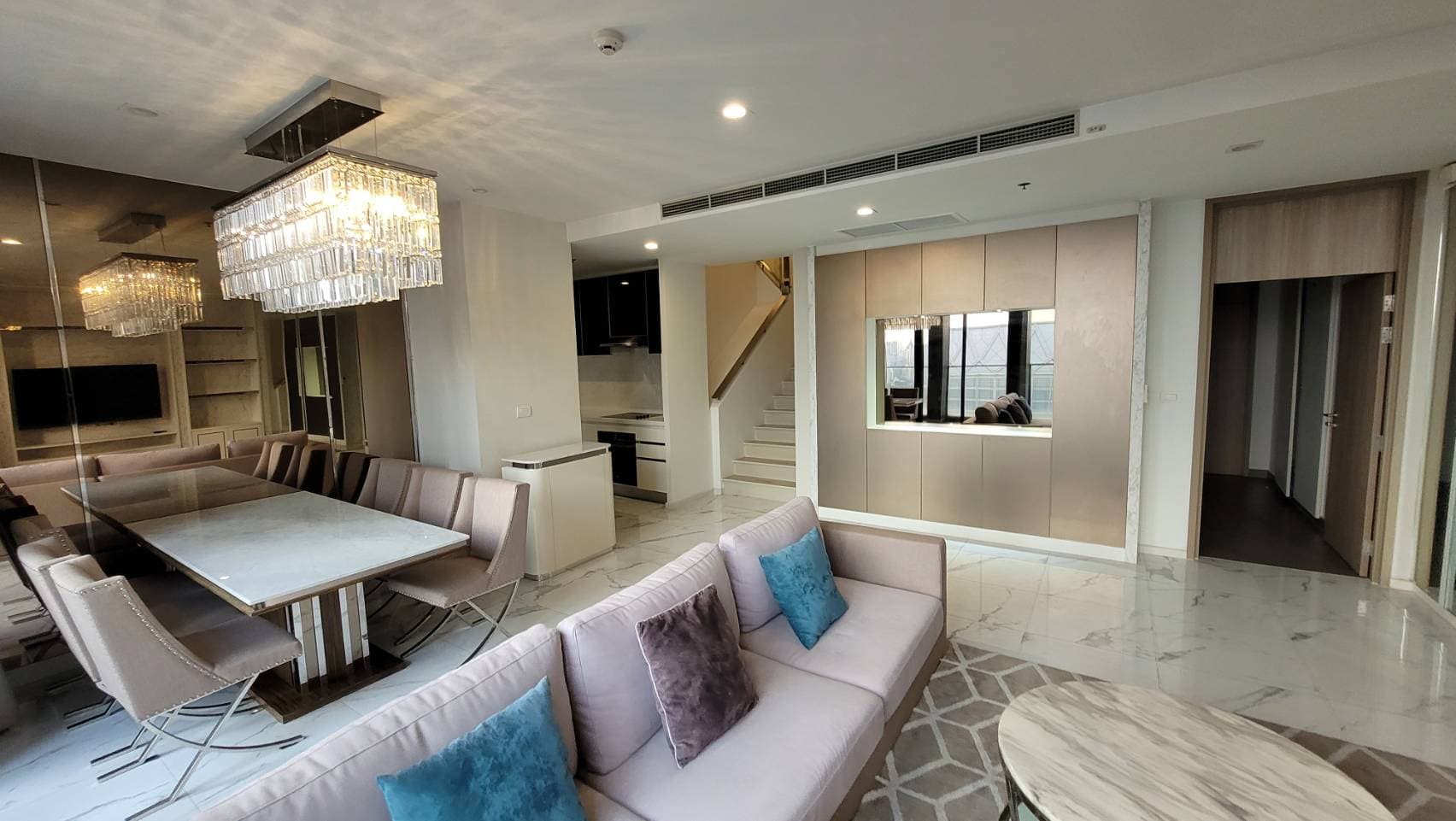 5036 – 103_living_room.jpg