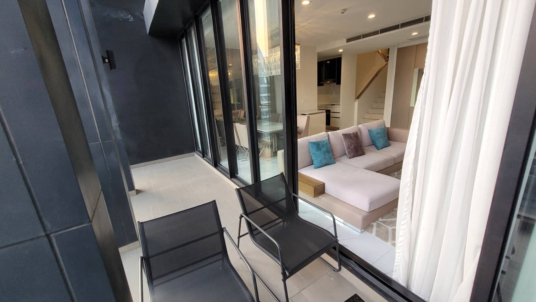 5036 – 104_living_room.jpg