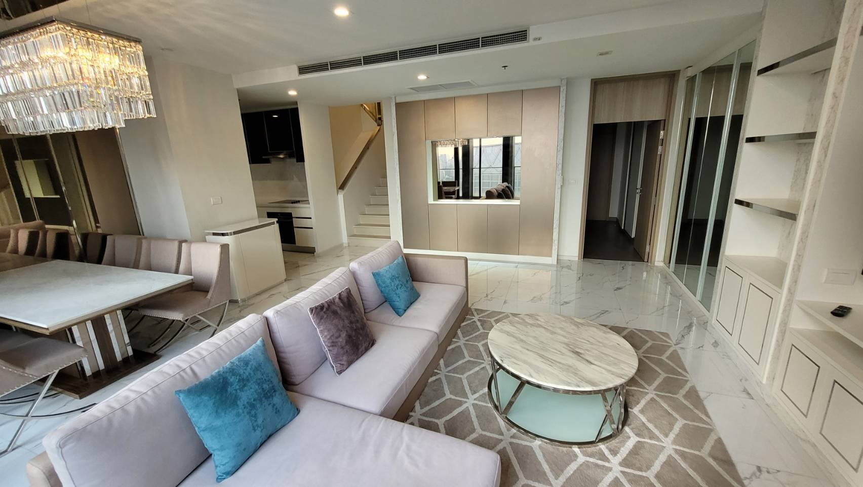 5036 – 107_living_room.jpg