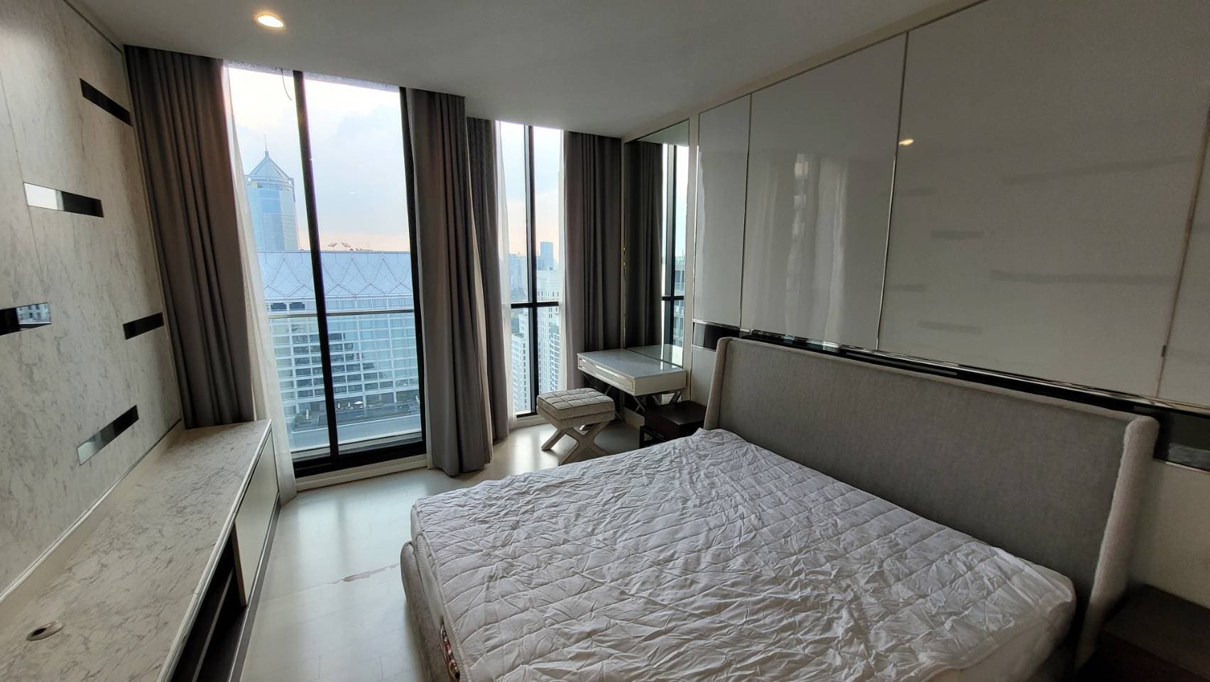 5036 – 202_bedroom.jpg