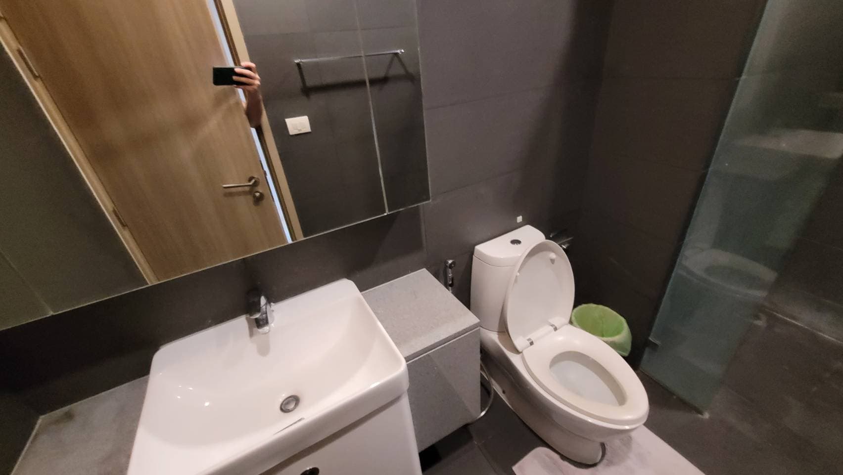 5036 – 302_bathroom.jpg