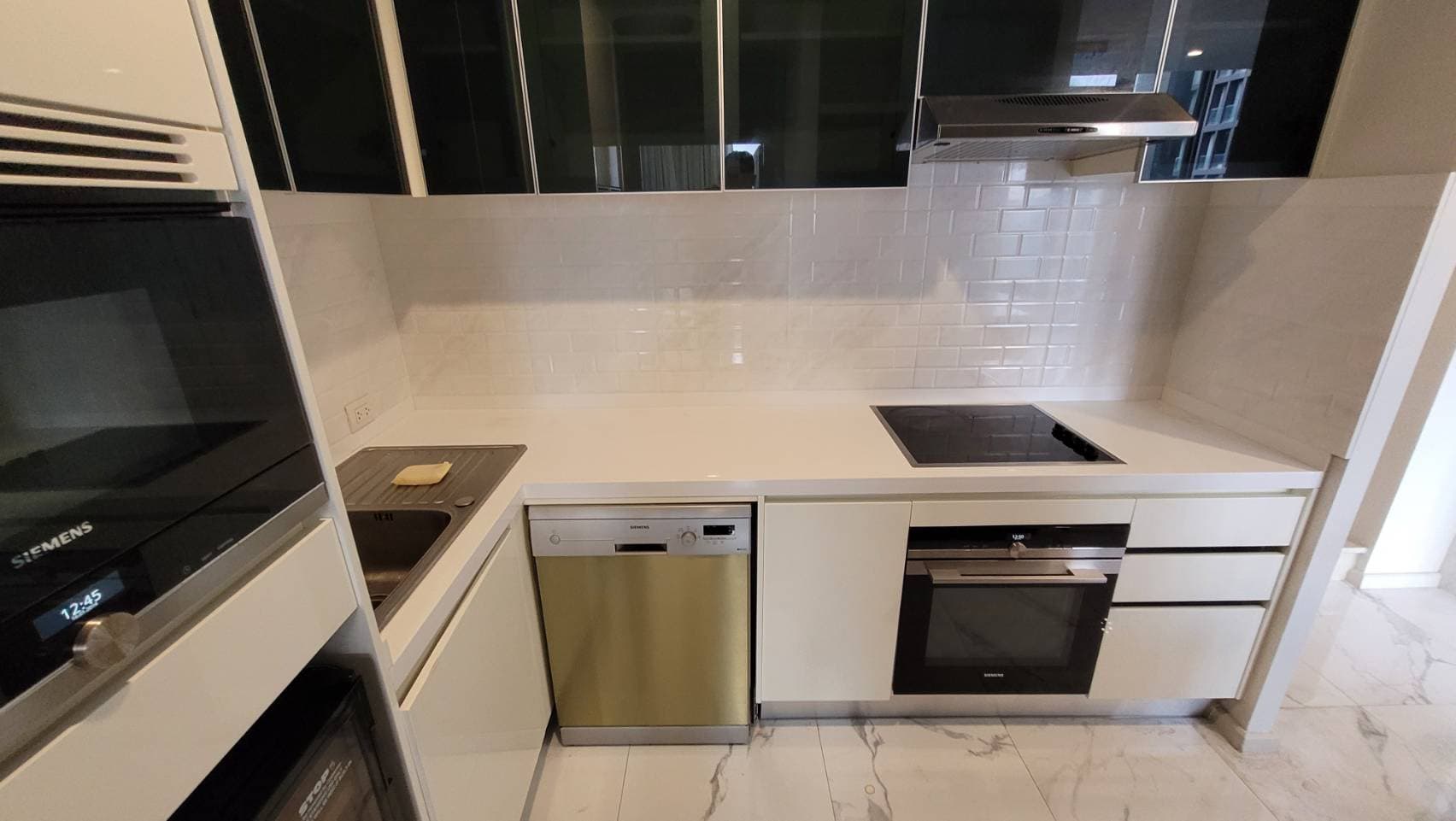 5036 – 401_kitchen.jpg