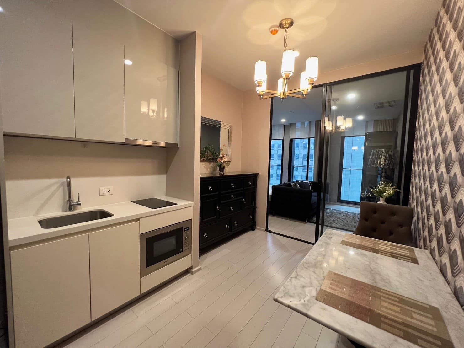 5039 – 105_living_room.jpg