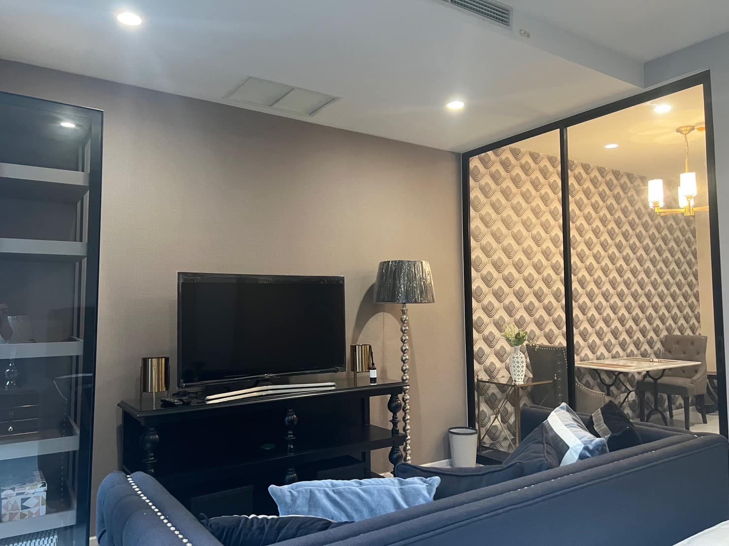 5039 – 108_living_room.jpg