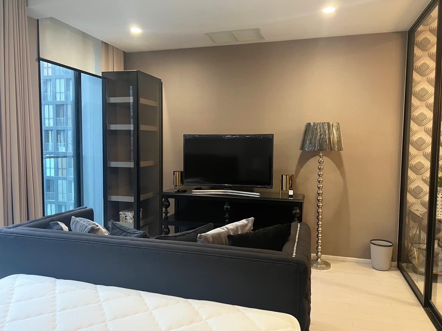5039 – 111_living_room.jpg