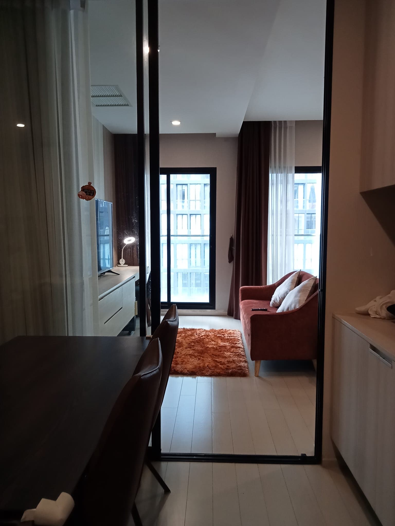 5040 – 107_living_room.jpg