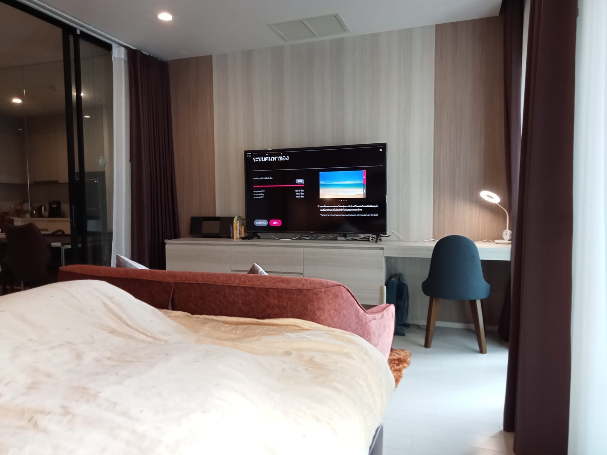 5040 – 202_bedroom.jpg