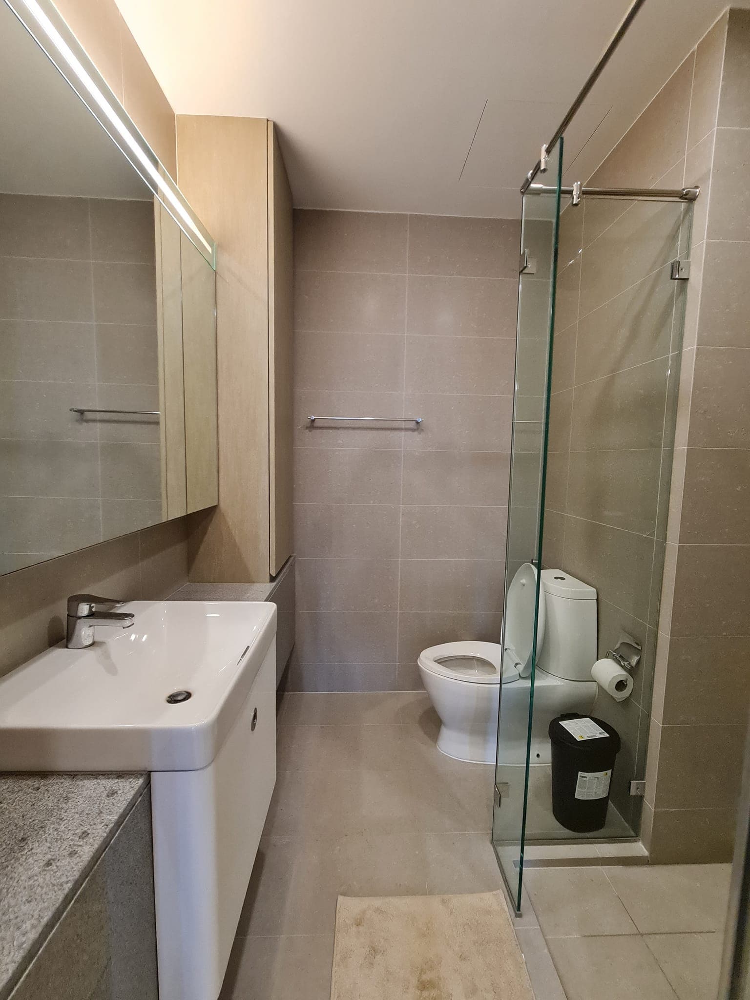 5041 – 302_bathroom.jpg