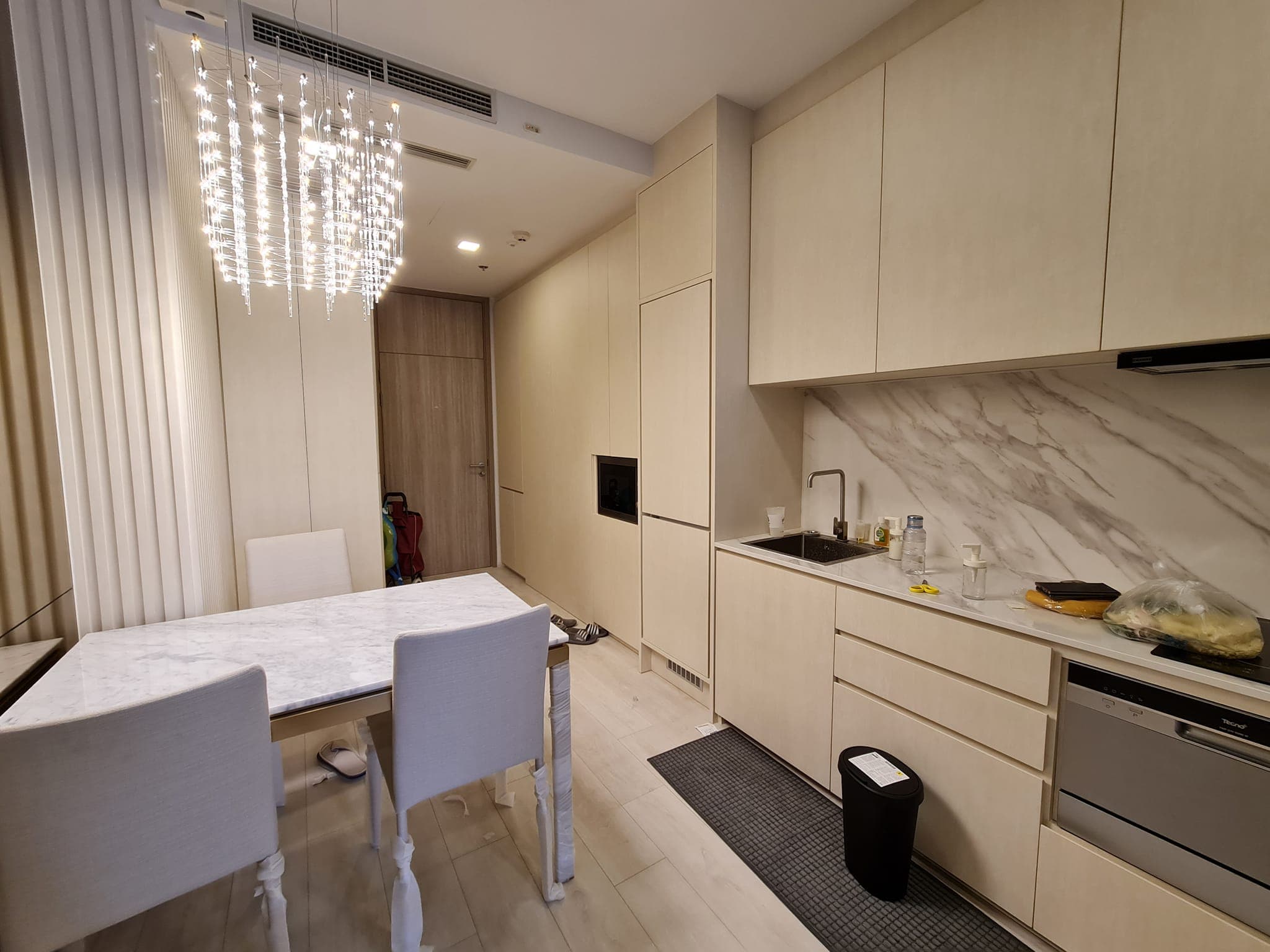 5041 – 402_kitchen.jpg