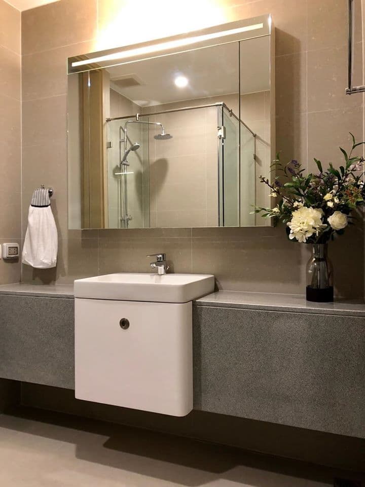 5043 – 301_bathroom.jpg