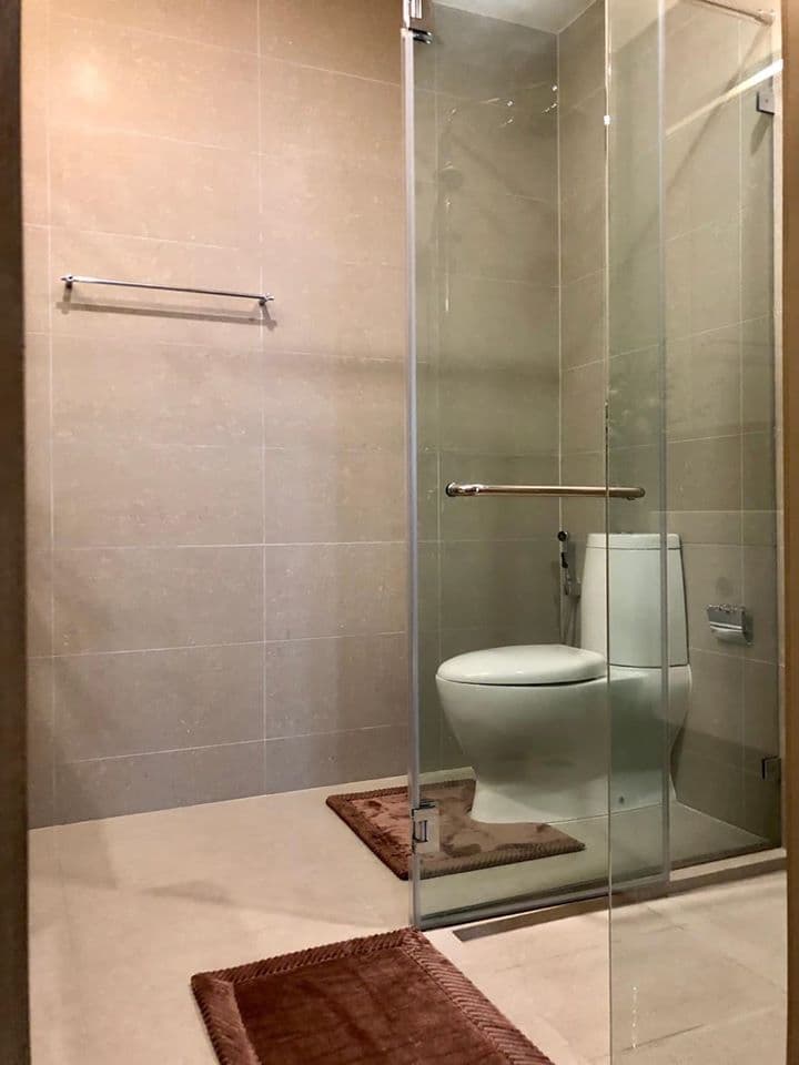 5043 – 302_bathroom.jpg